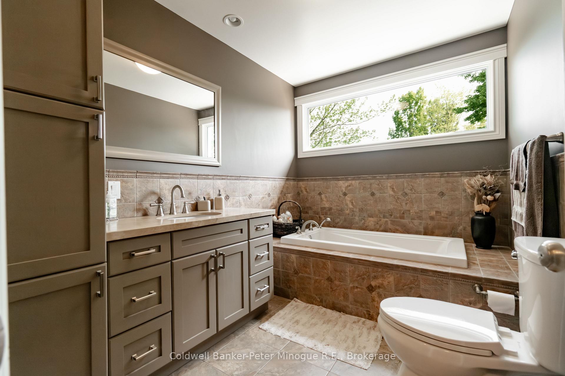 Photo 14 of 238 Crown Crescent, North Bay, Birchaven — HOMEH