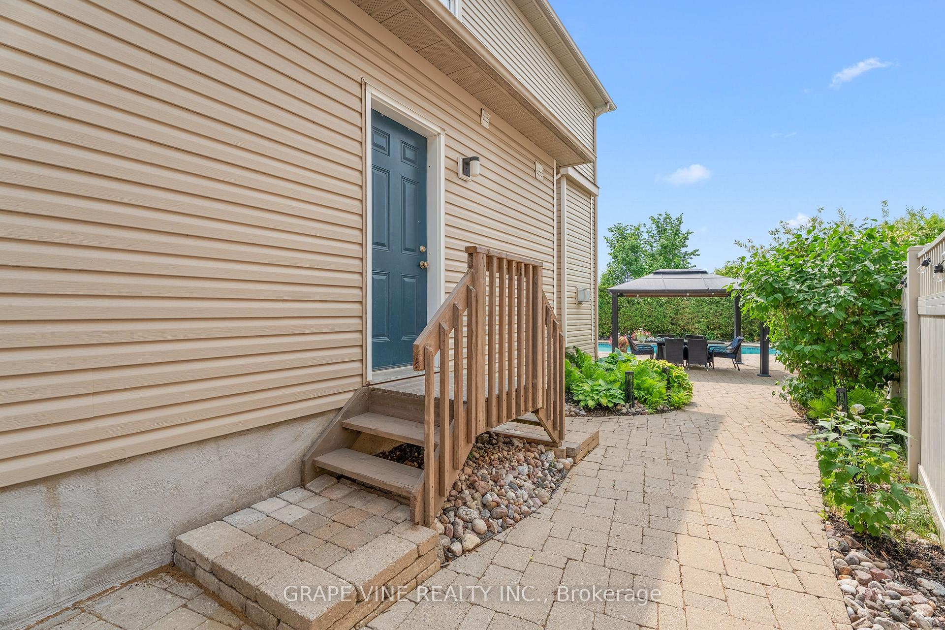 Photo 4 of 421 Keith Crescent, Ottawa, Mer Bleue/Bradley Estates/Anderson Park — HOMEH