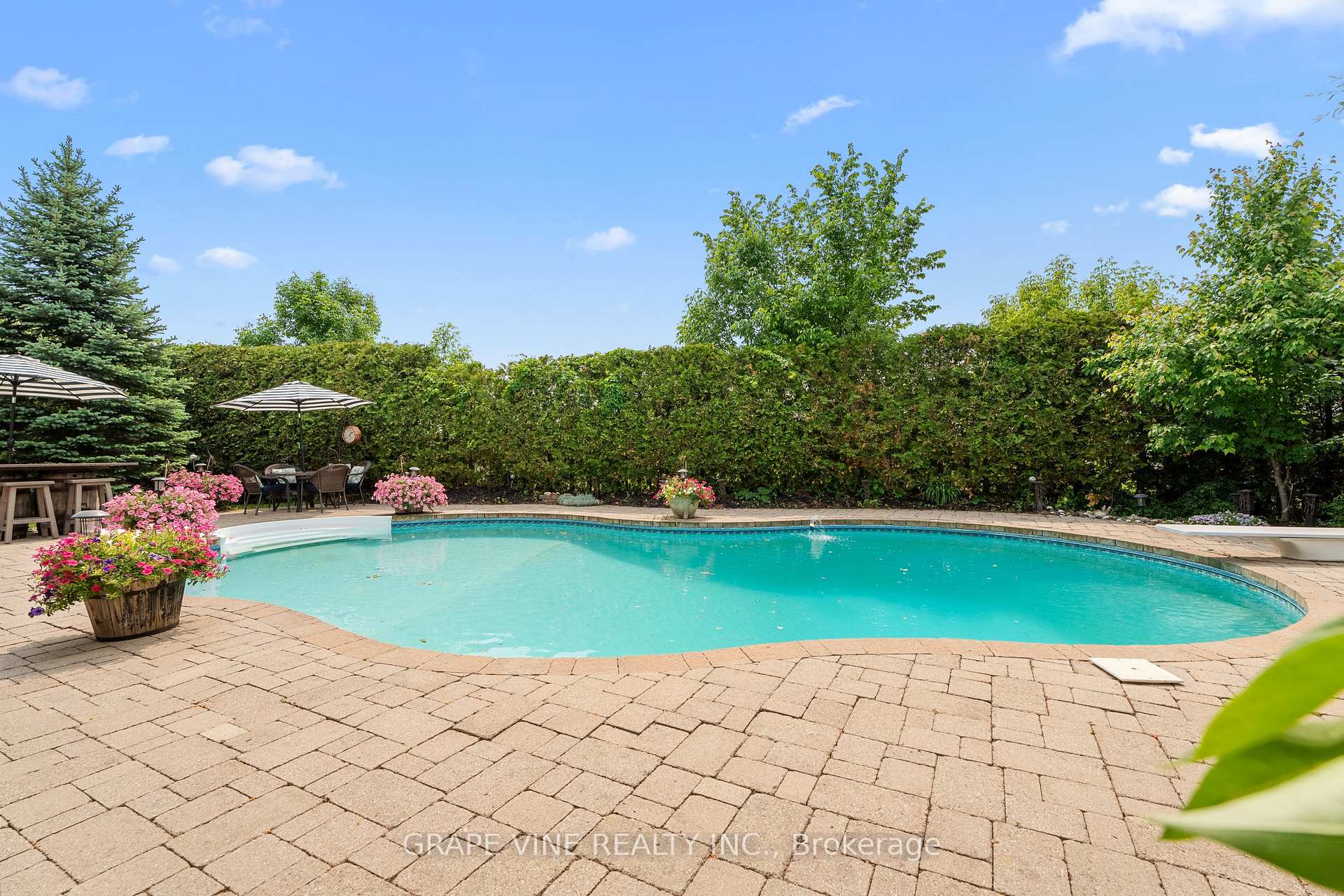 Photo 6 of 421 Keith Crescent, Ottawa, Mer Bleue/Bradley Estates/Anderson Park — HOMEH