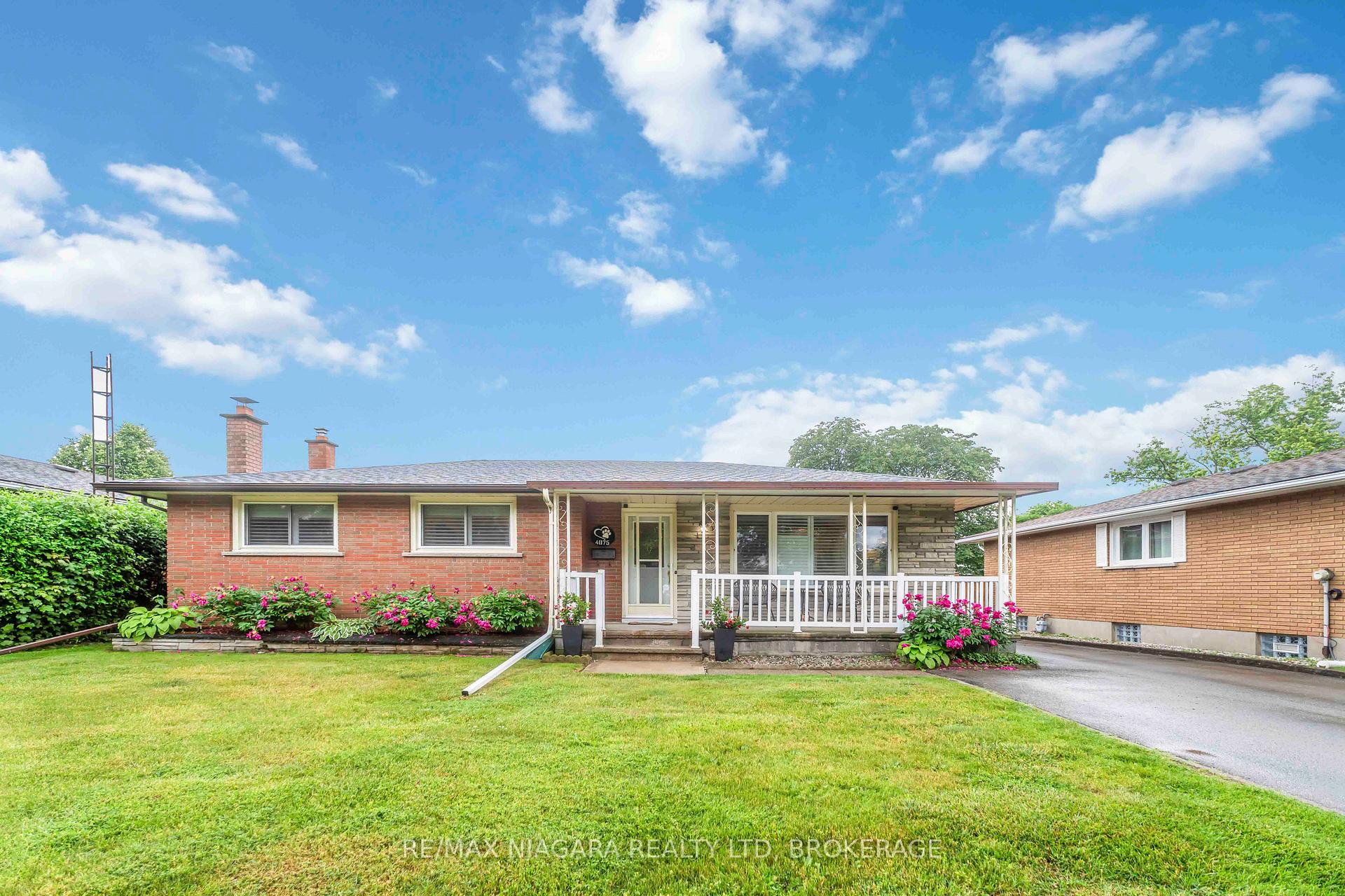 Photo 2 of 4075 Pettit Avenue, Niagara Falls, Morrison — HOMEH