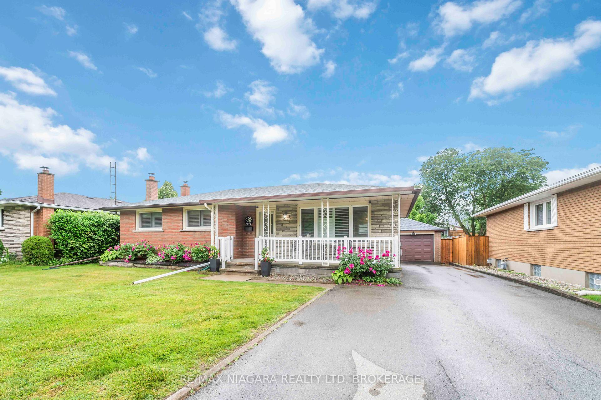 Photo 3 of 4075 Pettit Avenue, Niagara Falls, Morrison — HOMEH