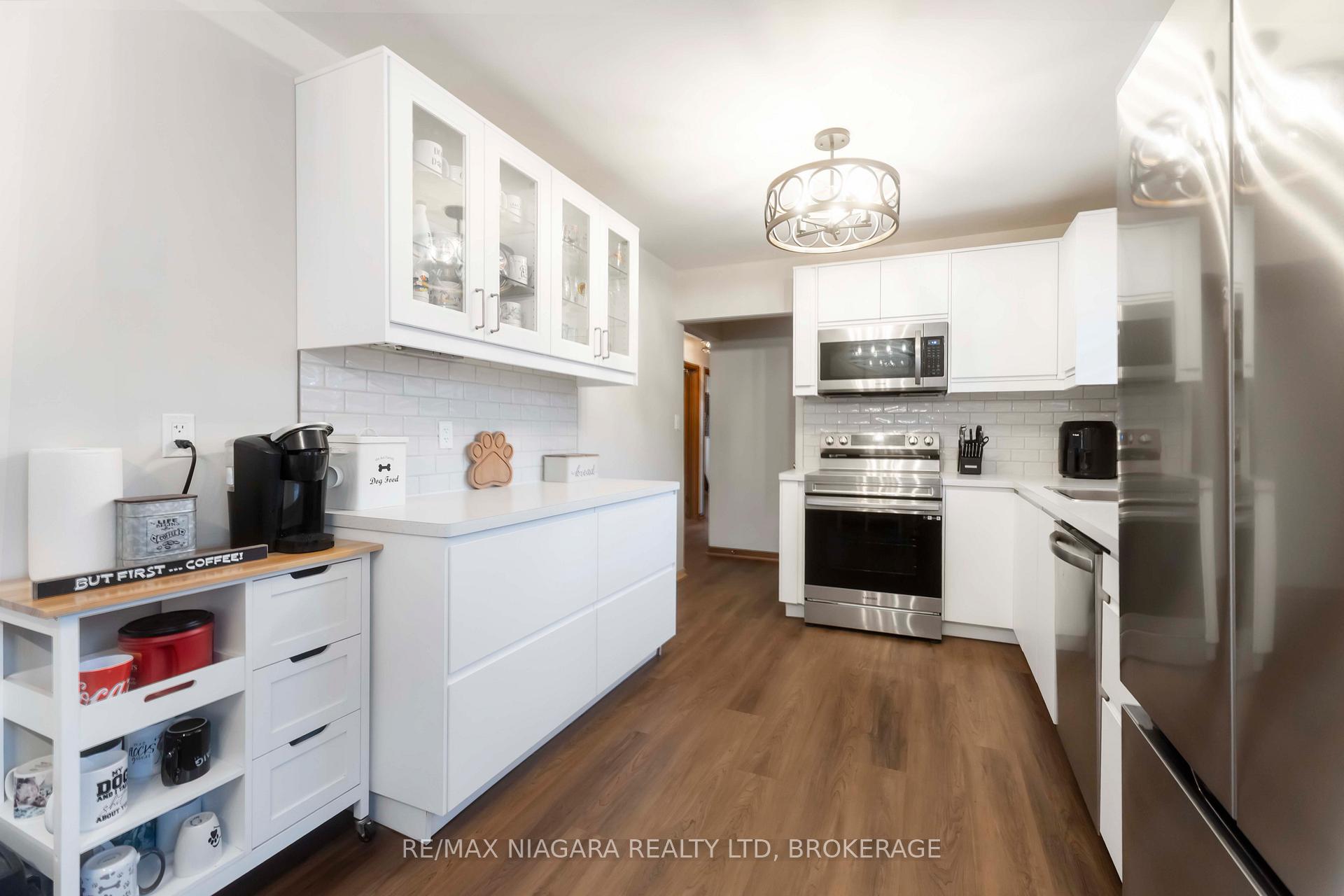 Photo 5 of 4075 Pettit Avenue, Niagara Falls, Morrison — HOMEH