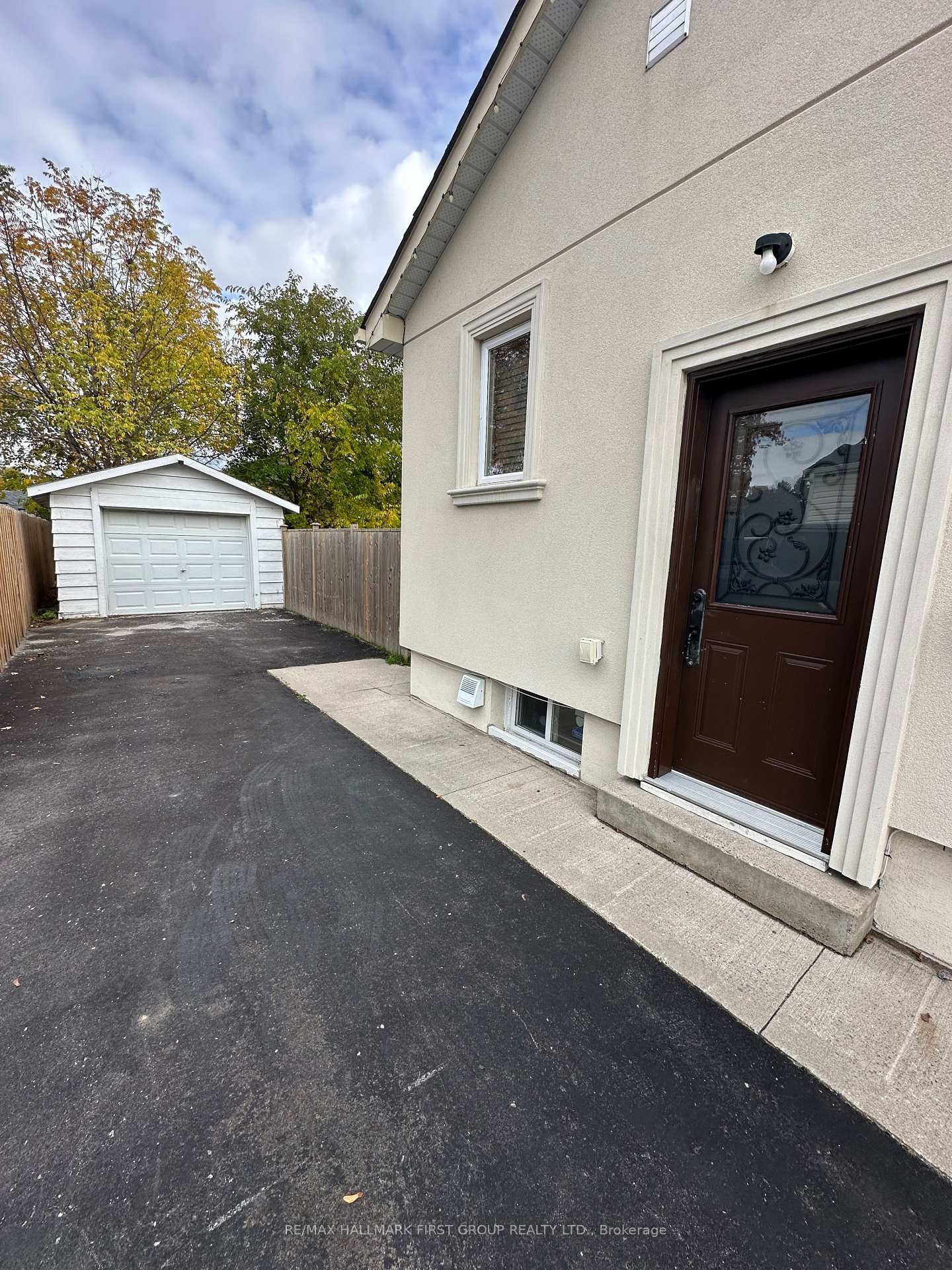 Photo 4 of 259 Stevenson Road N, Oshawa, McLaughlin — HOMEH