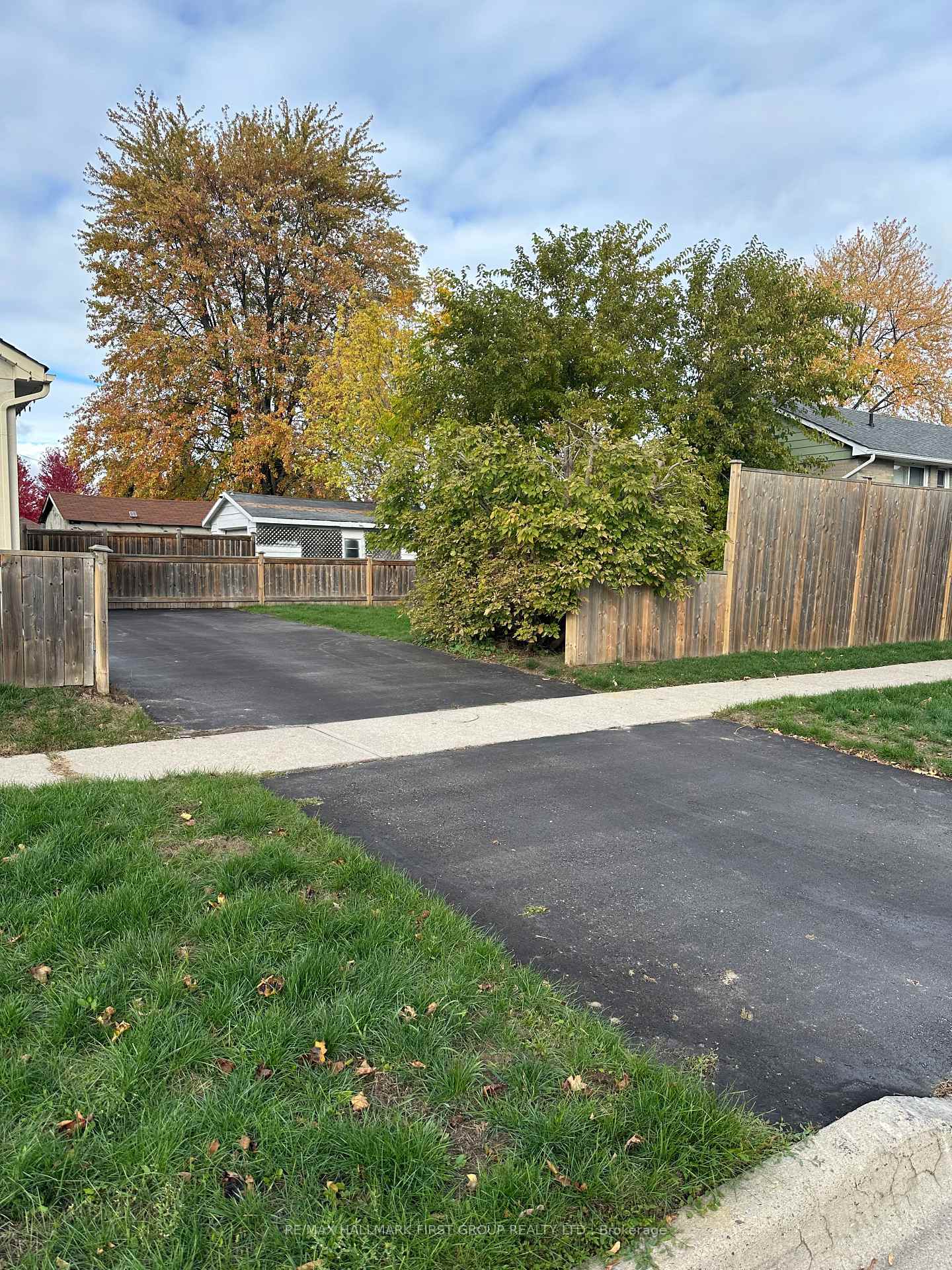 Photo 5 of 259 Stevenson Road N, Oshawa, McLaughlin — HOMEH