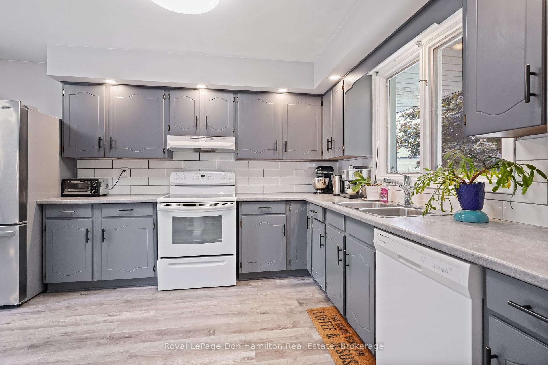 Photo 9 of 410 Elma Street E, North Perth, Listowel — HOMEH