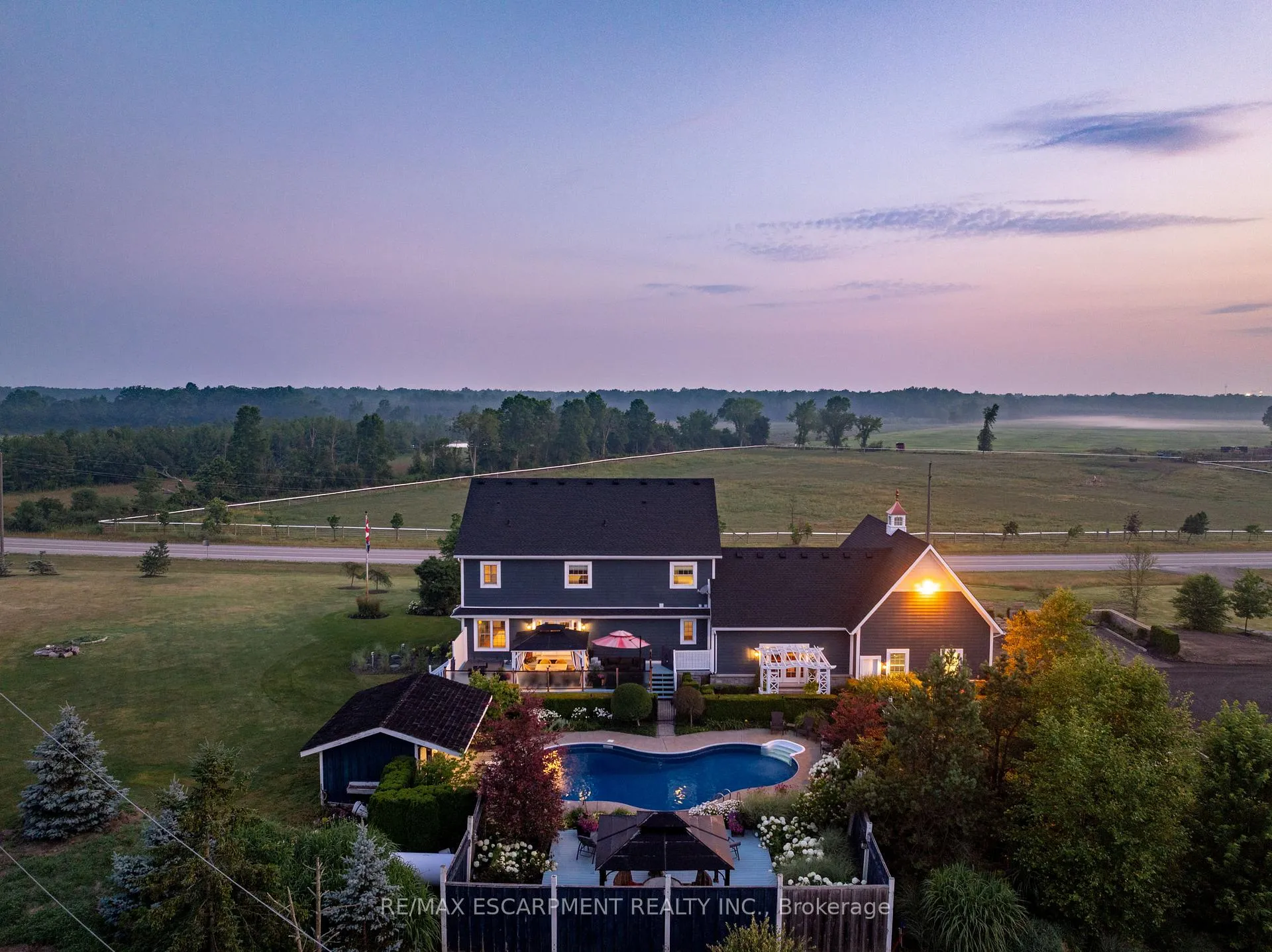 Photo 2 of 7804 Schisler Road, Niagara Falls, Schisler — HOMEH