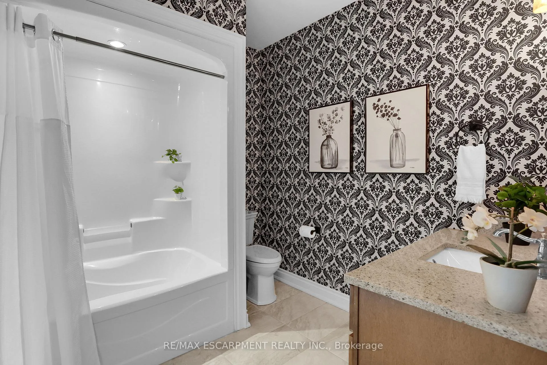 Photo 36 of 7804 Schisler Road, Niagara Falls, Schisler — HOMEH