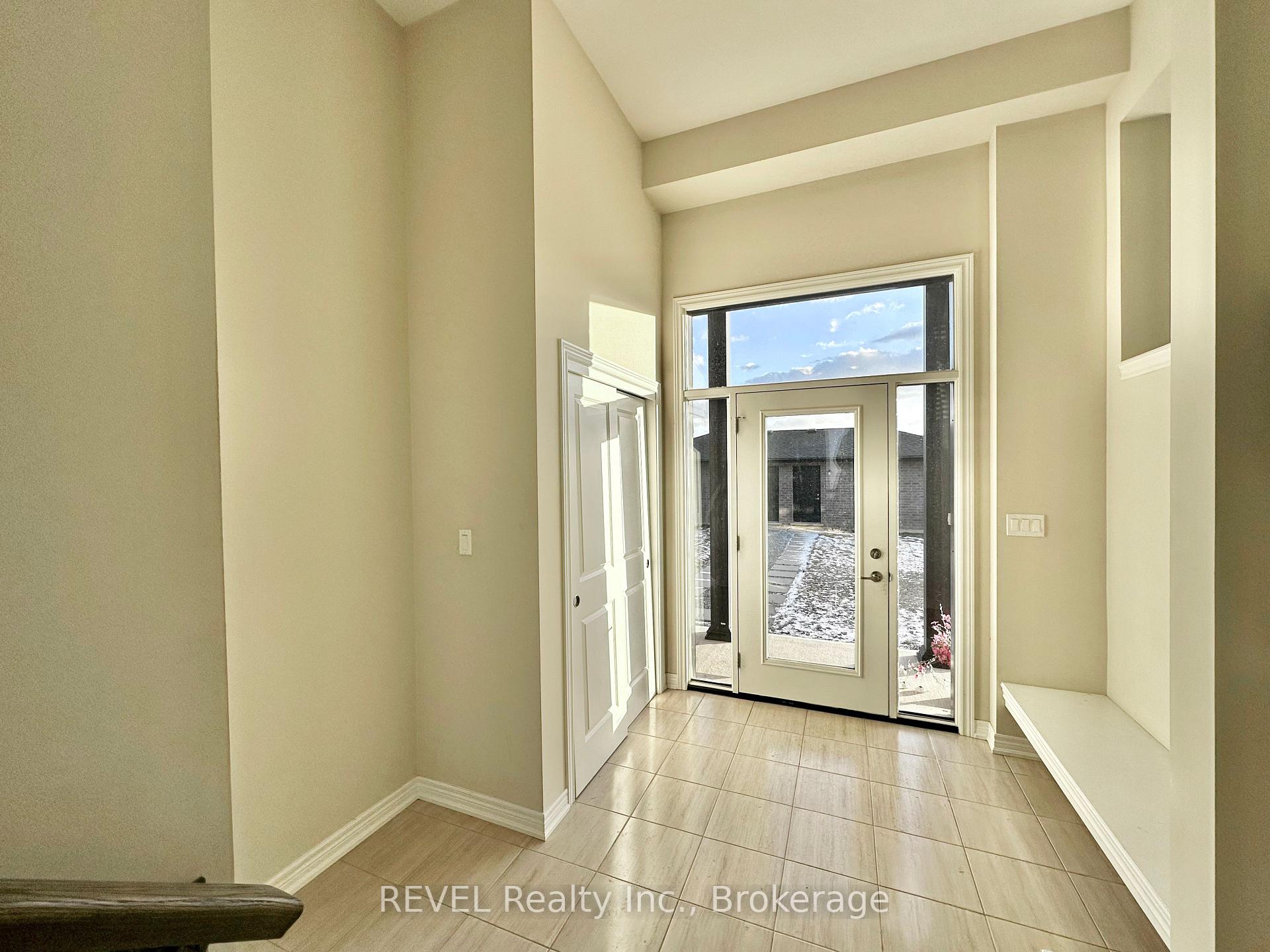 Photo 2 of 46 Summersides Boulevard E, Pelham, Fonthill — HOMEH