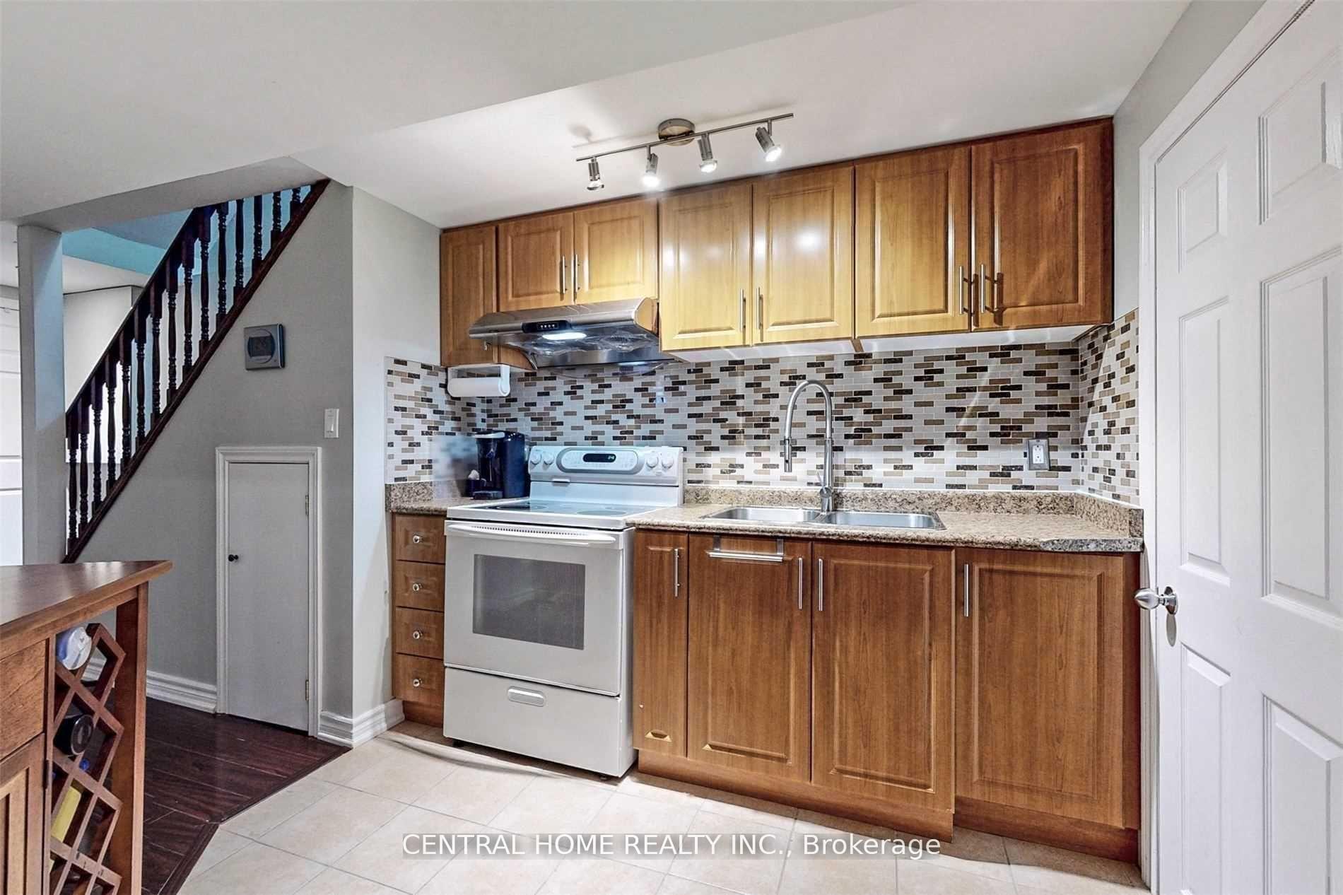 Photo 2 of Unit Bsmt, 6 Harness Circle, Markham, Milliken Mills East — HOMEH