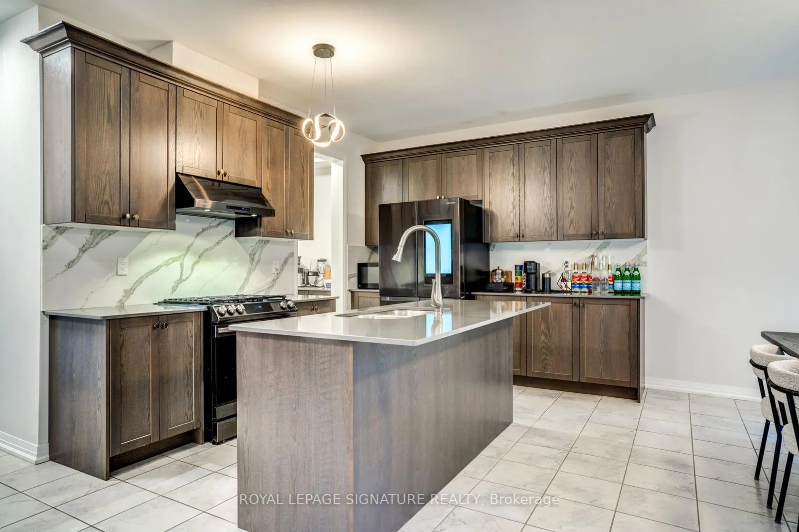 Photo 10 of 99 Bethpage Crescent, Newmarket, Glenway Estates — HOMEH