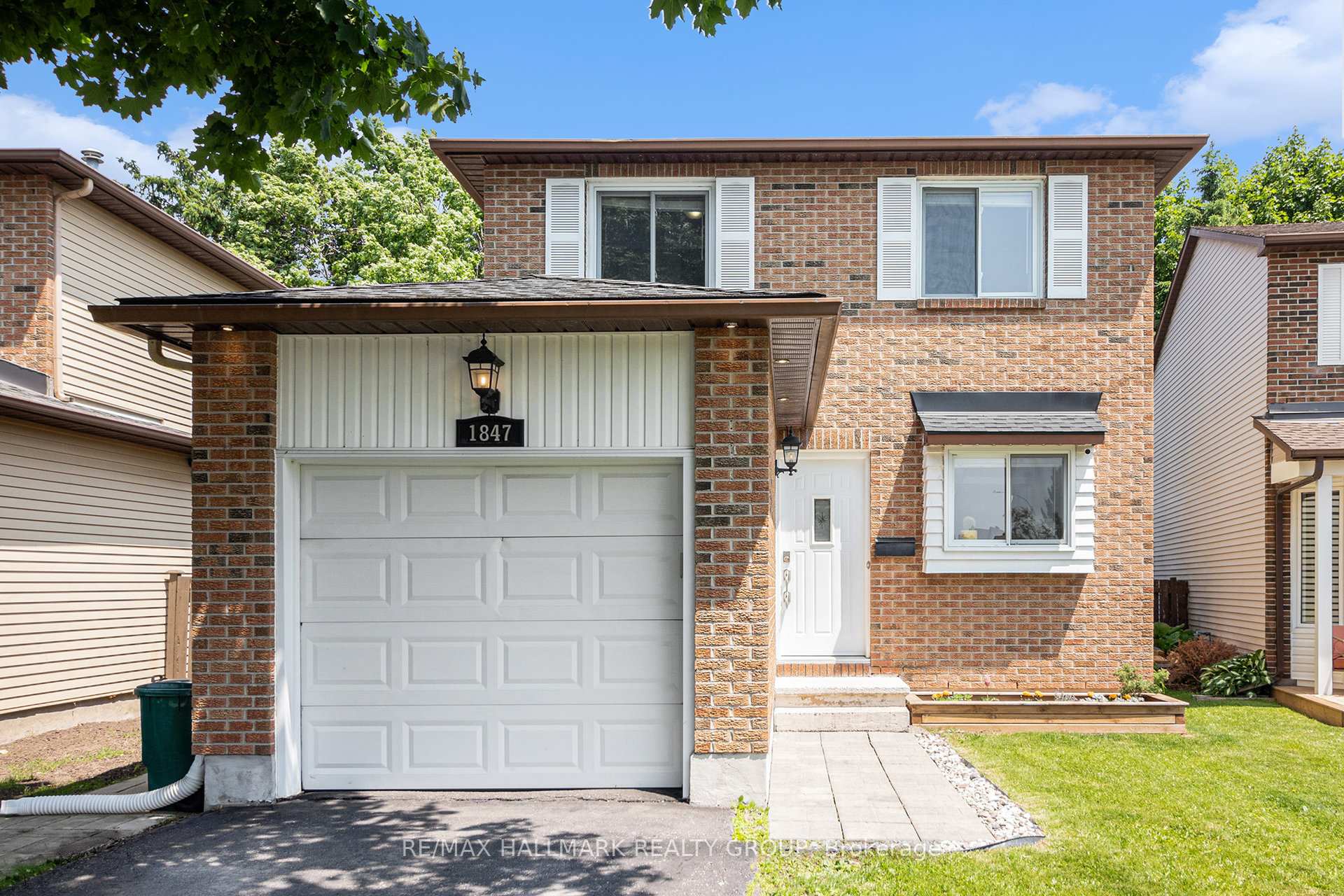Photo 2 of 1847 Brousseau Crescent, Ottawa, Chateauneuf — HOMEH