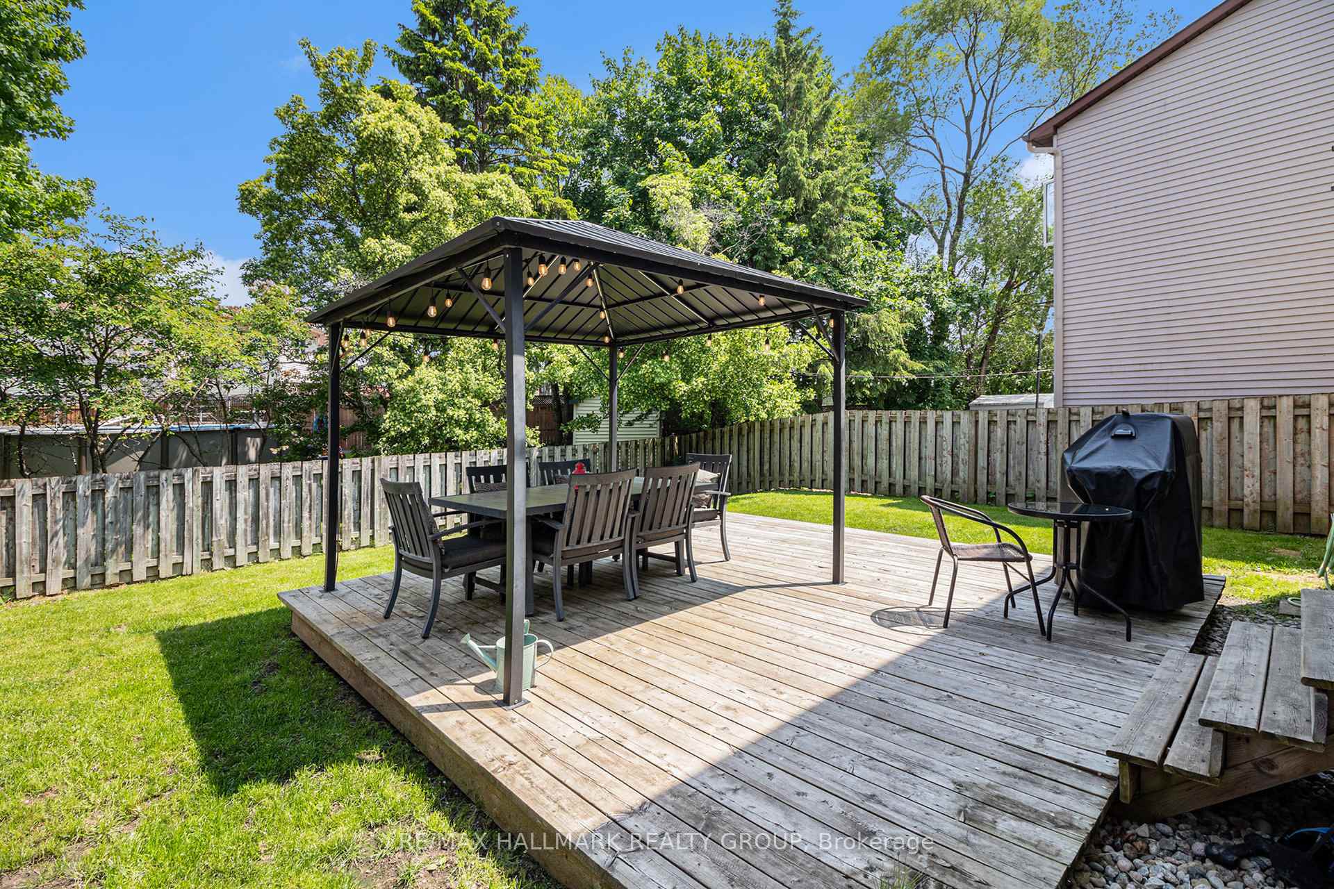 Photo 21 of 1847 Brousseau Crescent, Ottawa, Chateauneuf — HOMEH