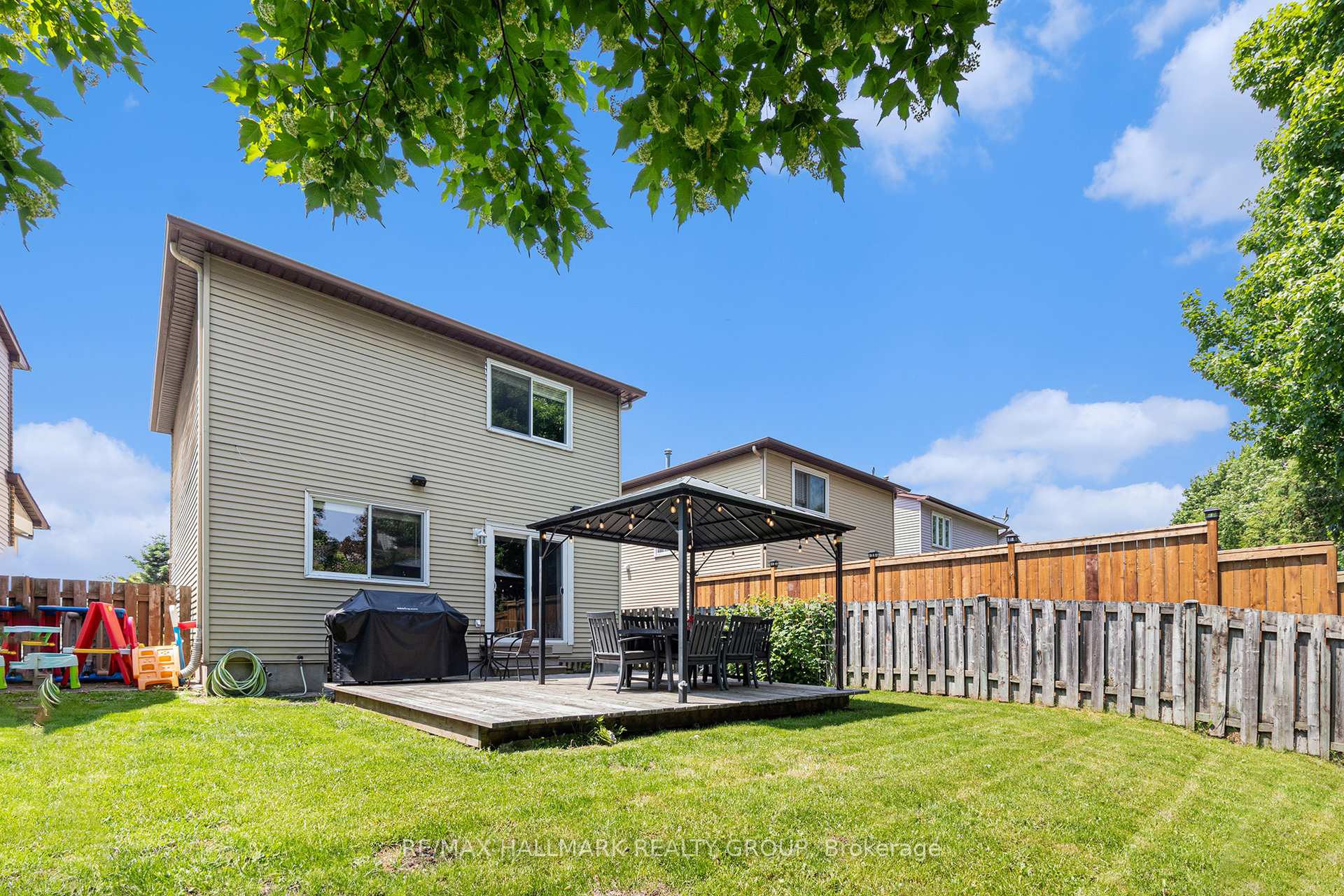 Photo 22 of 1847 Brousseau Crescent, Ottawa, Chateauneuf — HOMEH