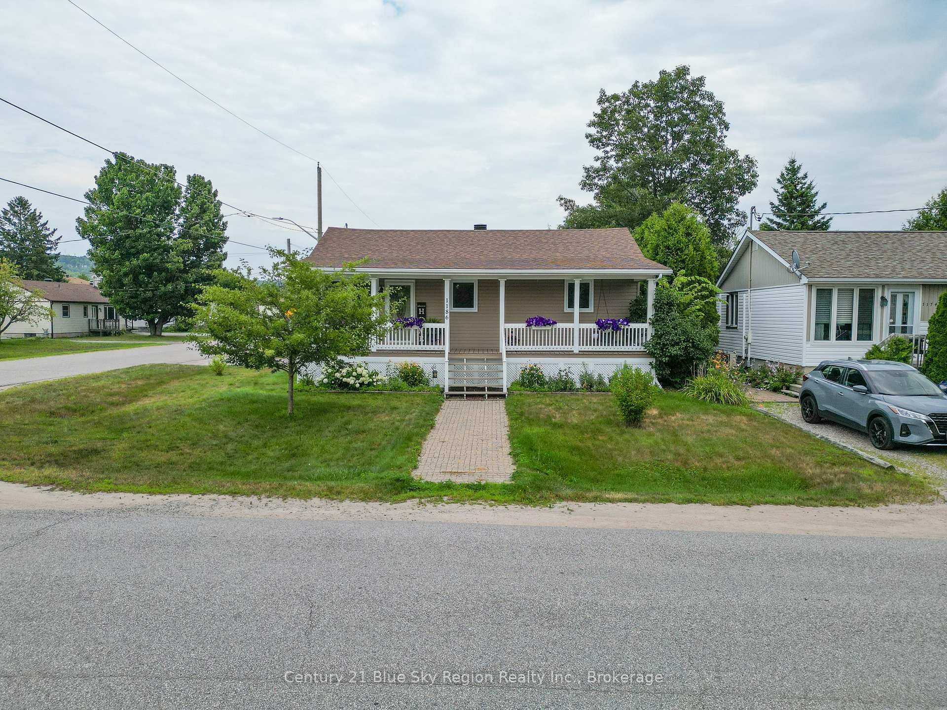 Front of 1186 Frost Street