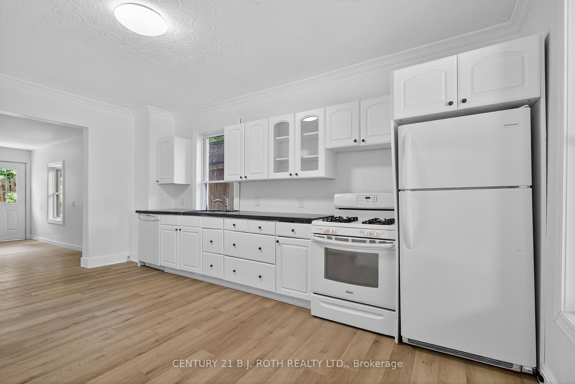 Photo 4 of 153 Laclie Street, Orillia — HOMEH