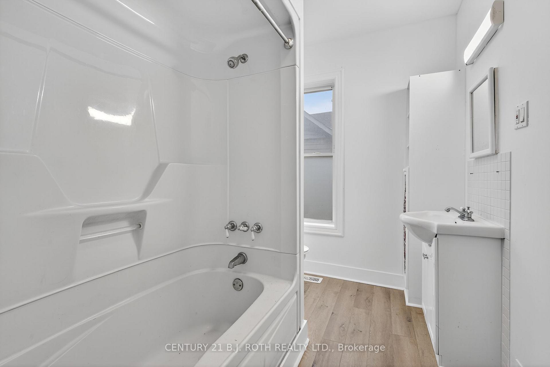 Photo 14 of 153 Laclie Street, Orillia — HOMEH