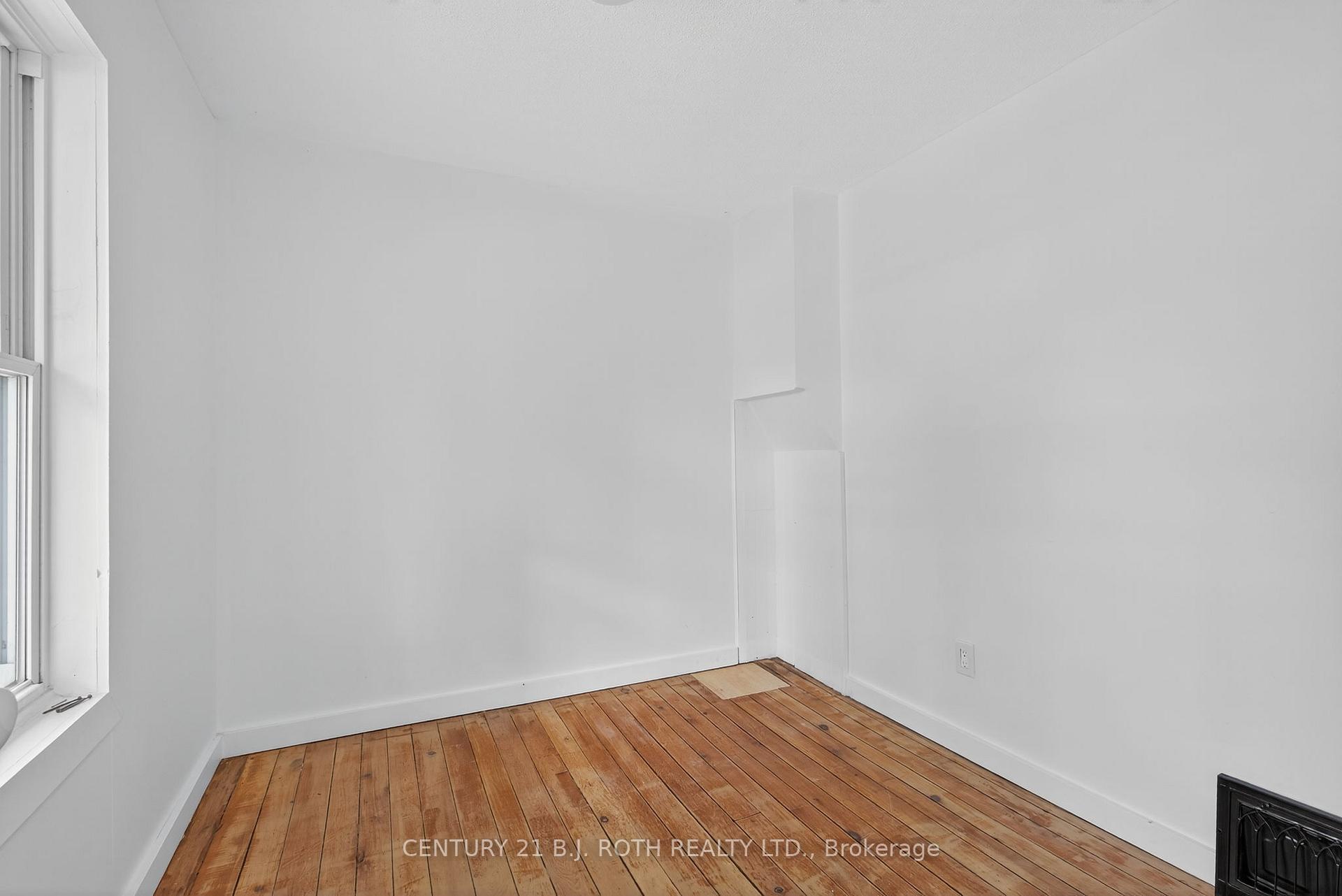 Photo 17 of 153 Laclie Street, Orillia — HOMEH
