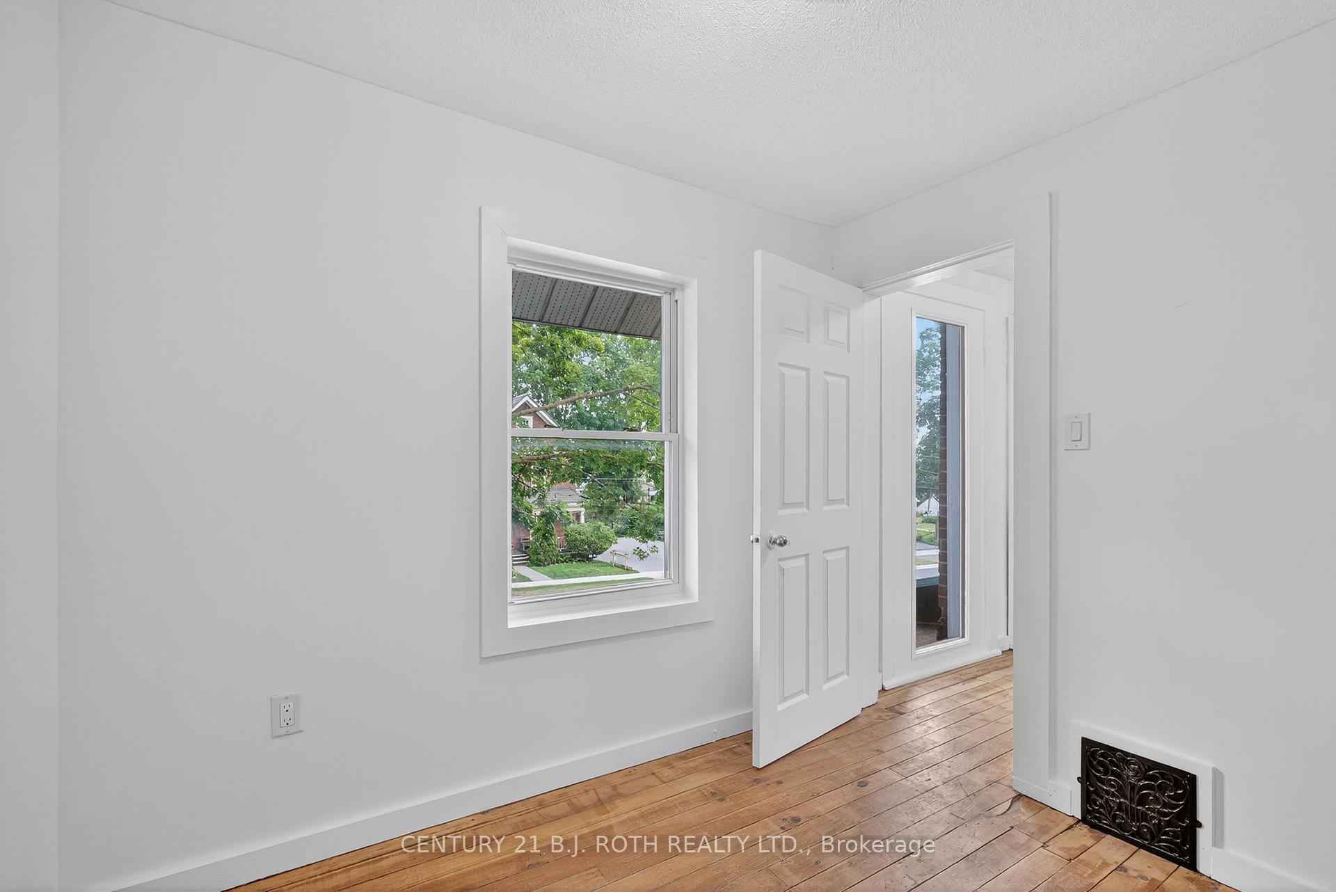 Photo 20 of 153 Laclie Street, Orillia — HOMEH