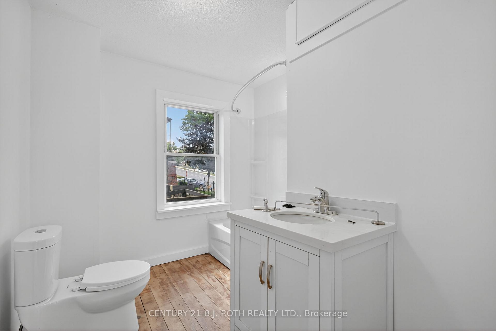 Photo 23 of 153 Laclie Street, Orillia — HOMEH
