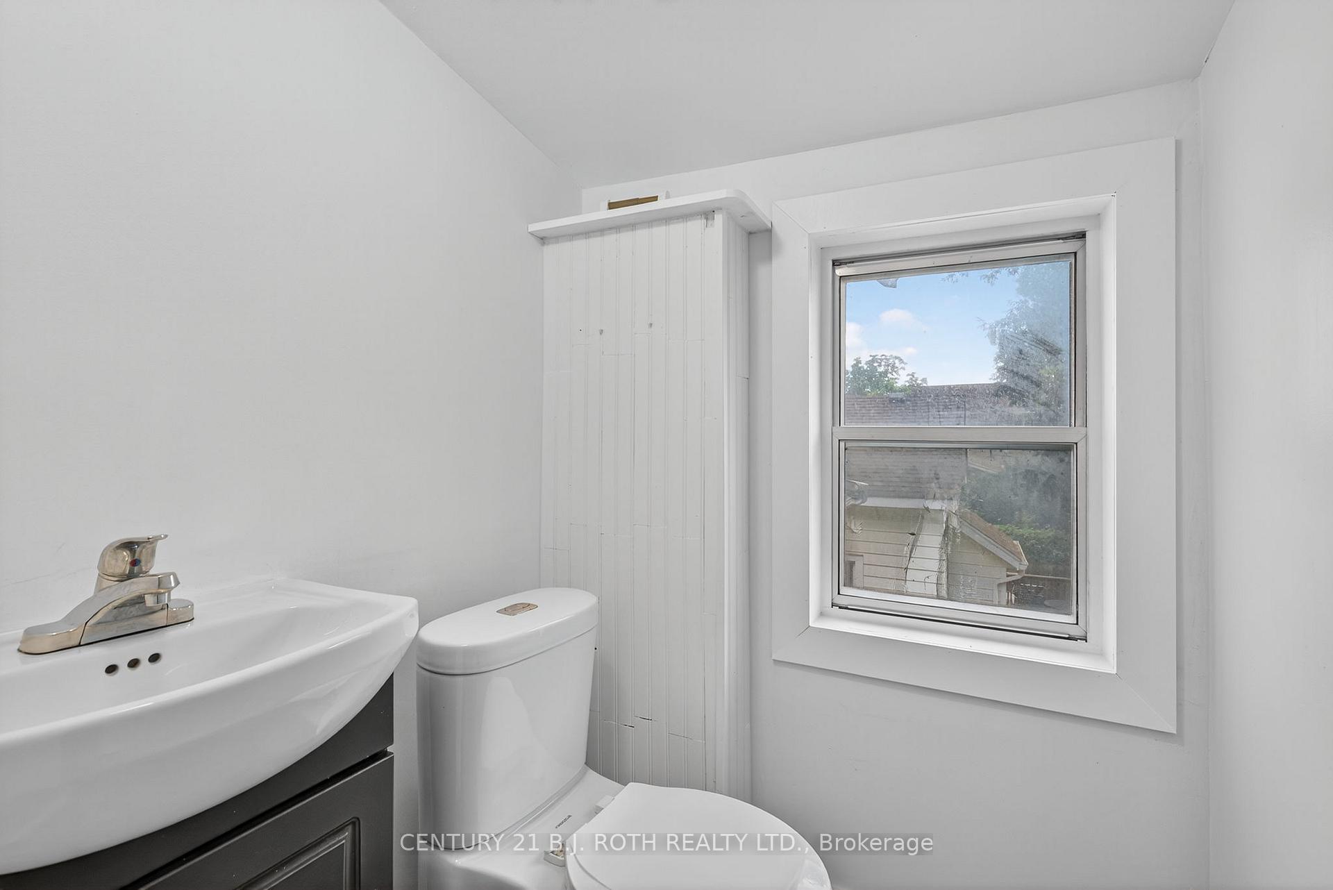 Photo 24 of 153 Laclie Street, Orillia — HOMEH