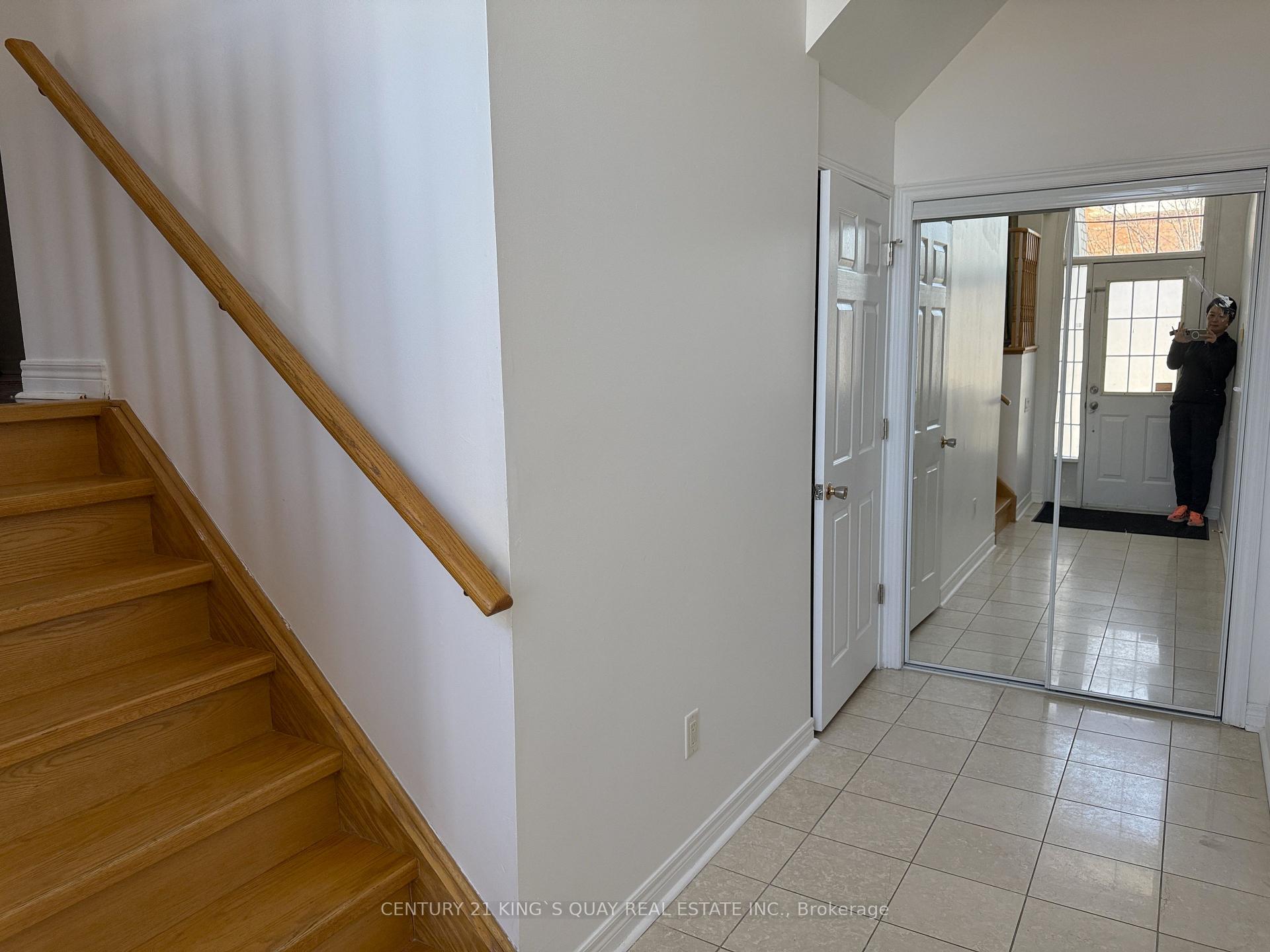 Photo 2 of 112 Leitchcroft Crescent, Markham, Commerce Valley — HOMEH