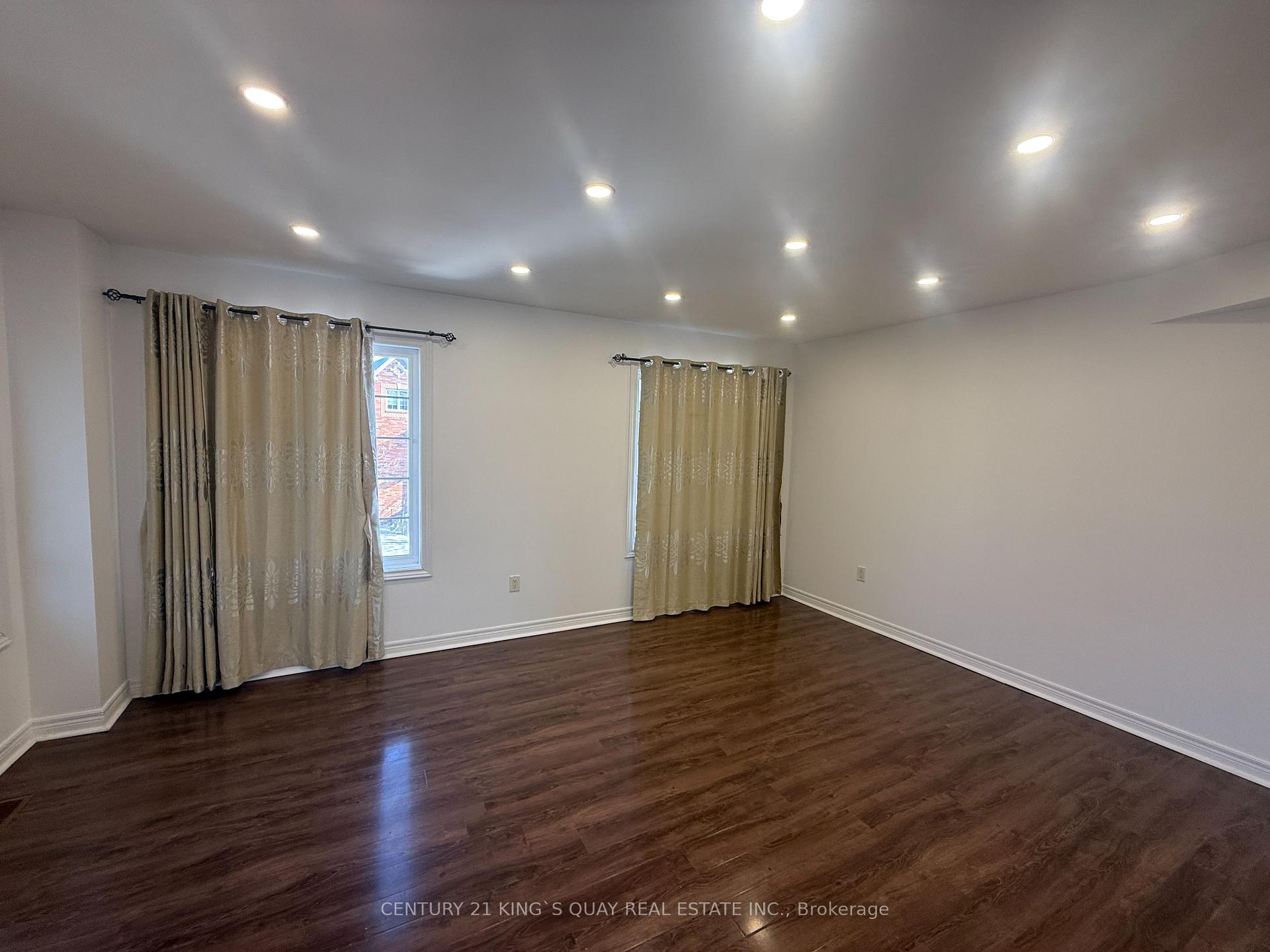 Photo 3 of 112 Leitchcroft Crescent, Markham, Commerce Valley — HOMEH