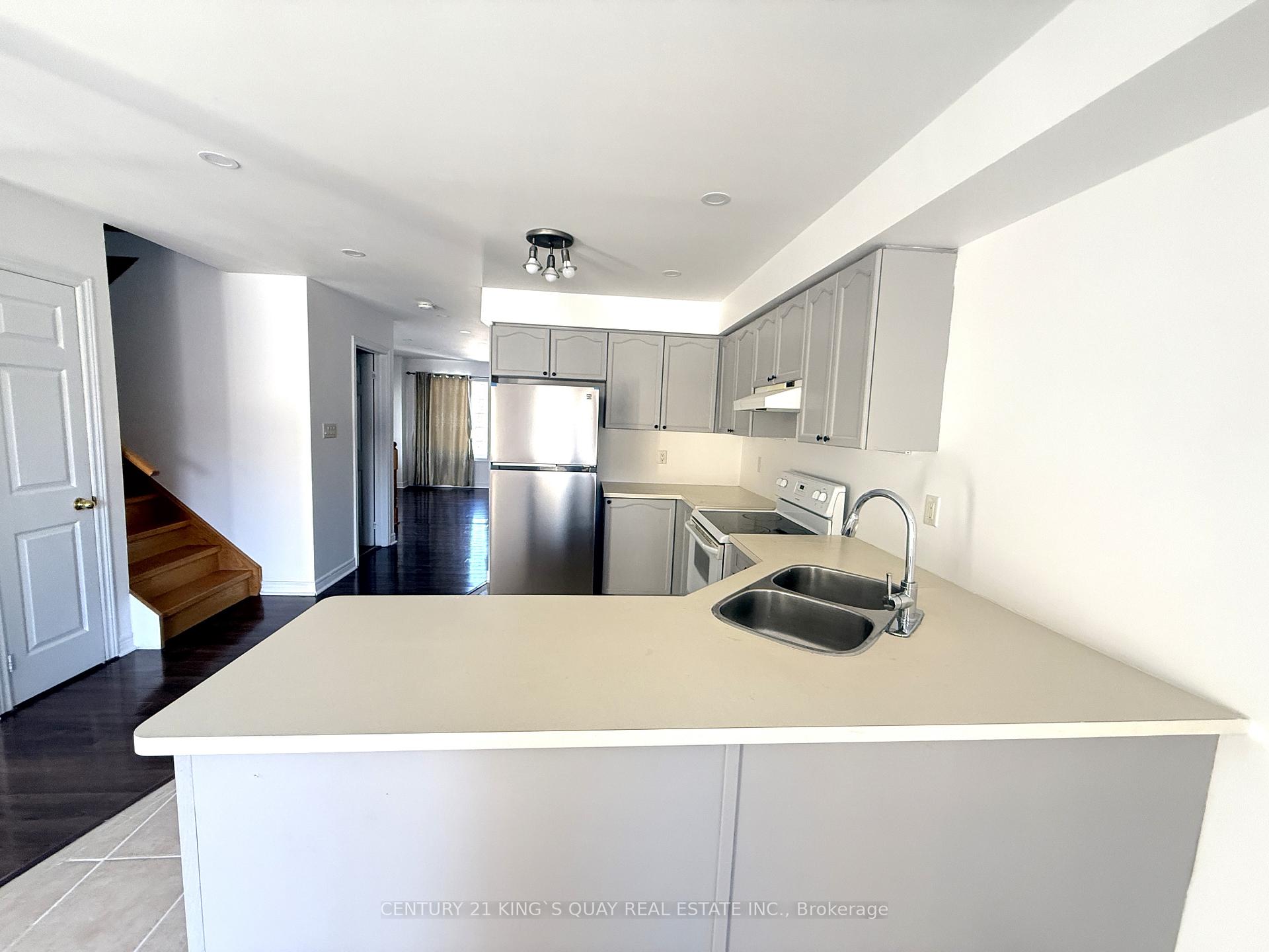 Photo 4 of 112 Leitchcroft Crescent, Markham, Commerce Valley — HOMEH