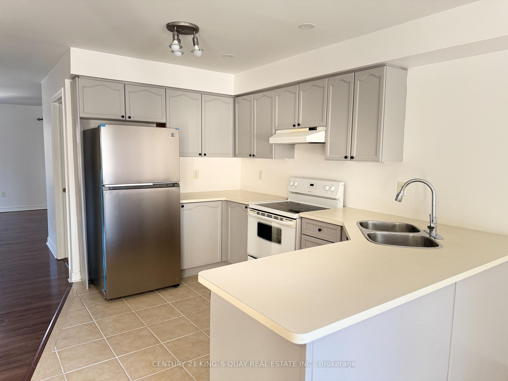 Photo 5 of 112 Leitchcroft Crescent, Markham, Commerce Valley — HOMEH