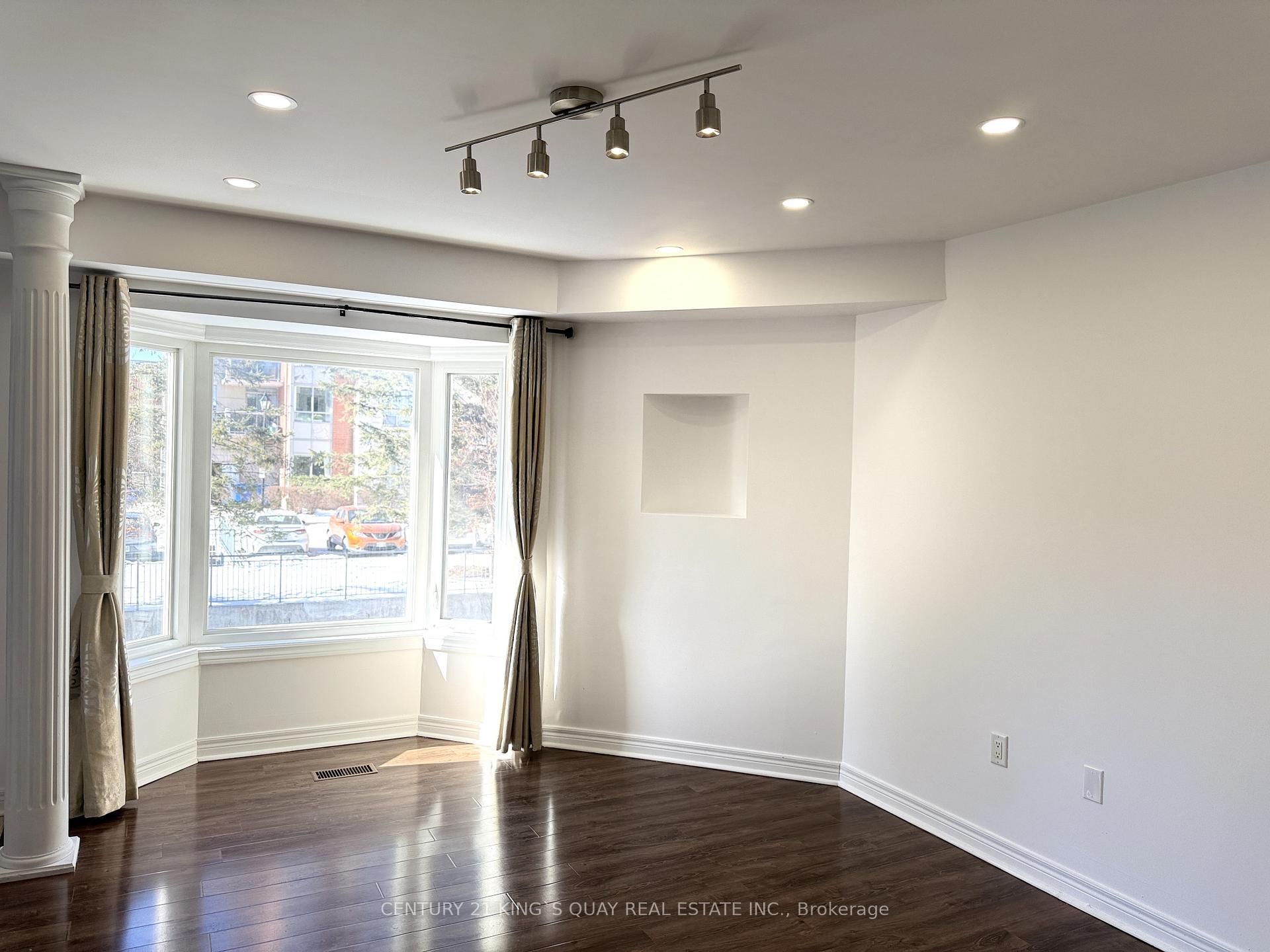 Photo 8 of 112 Leitchcroft Crescent, Markham, Commerce Valley — HOMEH