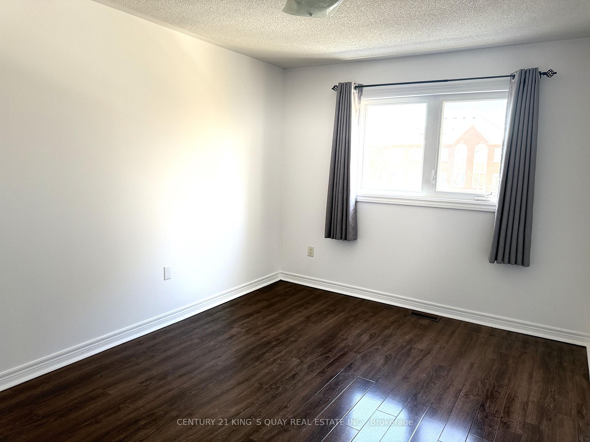 Photo 10 of 112 Leitchcroft Crescent, Markham, Commerce Valley — HOMEH