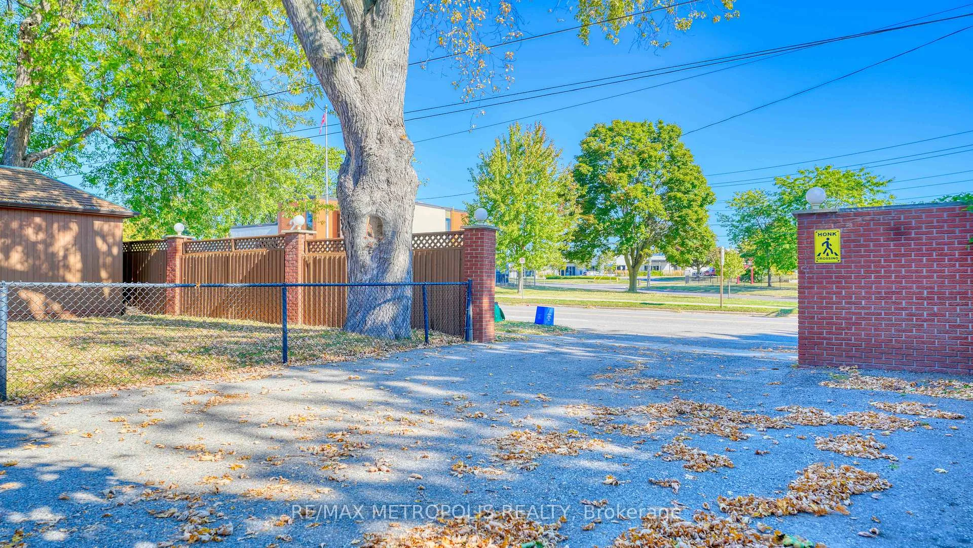 Photo 3 of Unit Upper #3, 1110 Simcoe Street S, Oshawa, Lakeview — HOMEH
