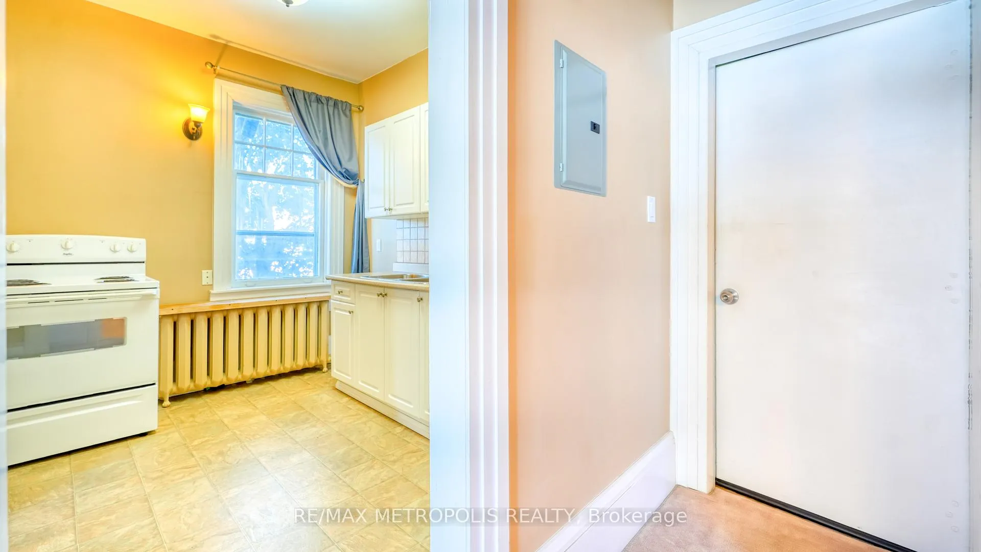 Photo 12 of Unit Upper #3, 1110 Simcoe Street S, Oshawa, Lakeview — HOMEH