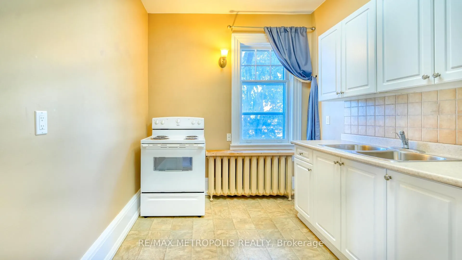 Photo 14 of Unit Upper #3, 1110 Simcoe Street S, Oshawa, Lakeview — HOMEH