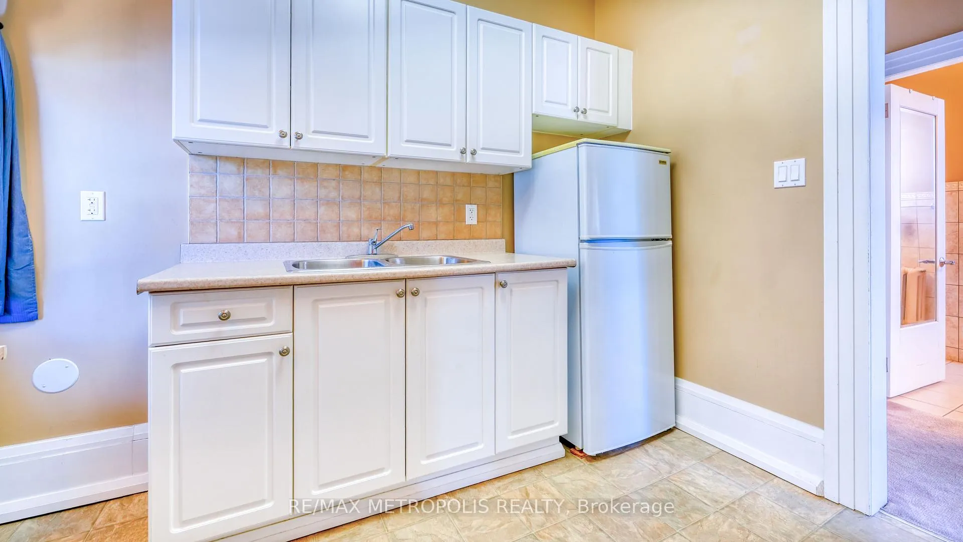 Photo 15 of Unit Upper #3, 1110 Simcoe Street S, Oshawa, Lakeview — HOMEH