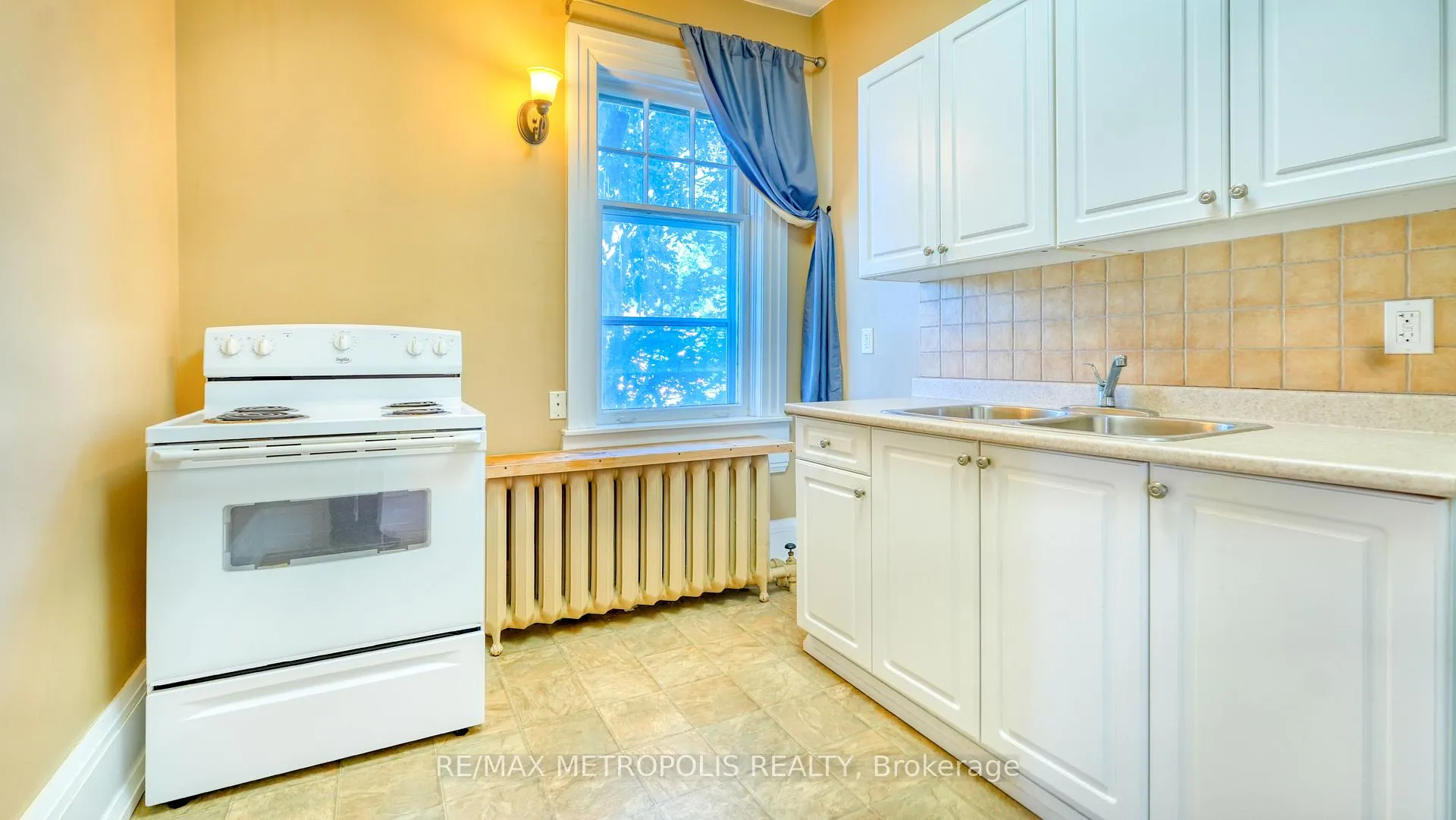Photo 16 of Unit Upper #3, 1110 Simcoe Street S, Oshawa, Lakeview — HOMEH