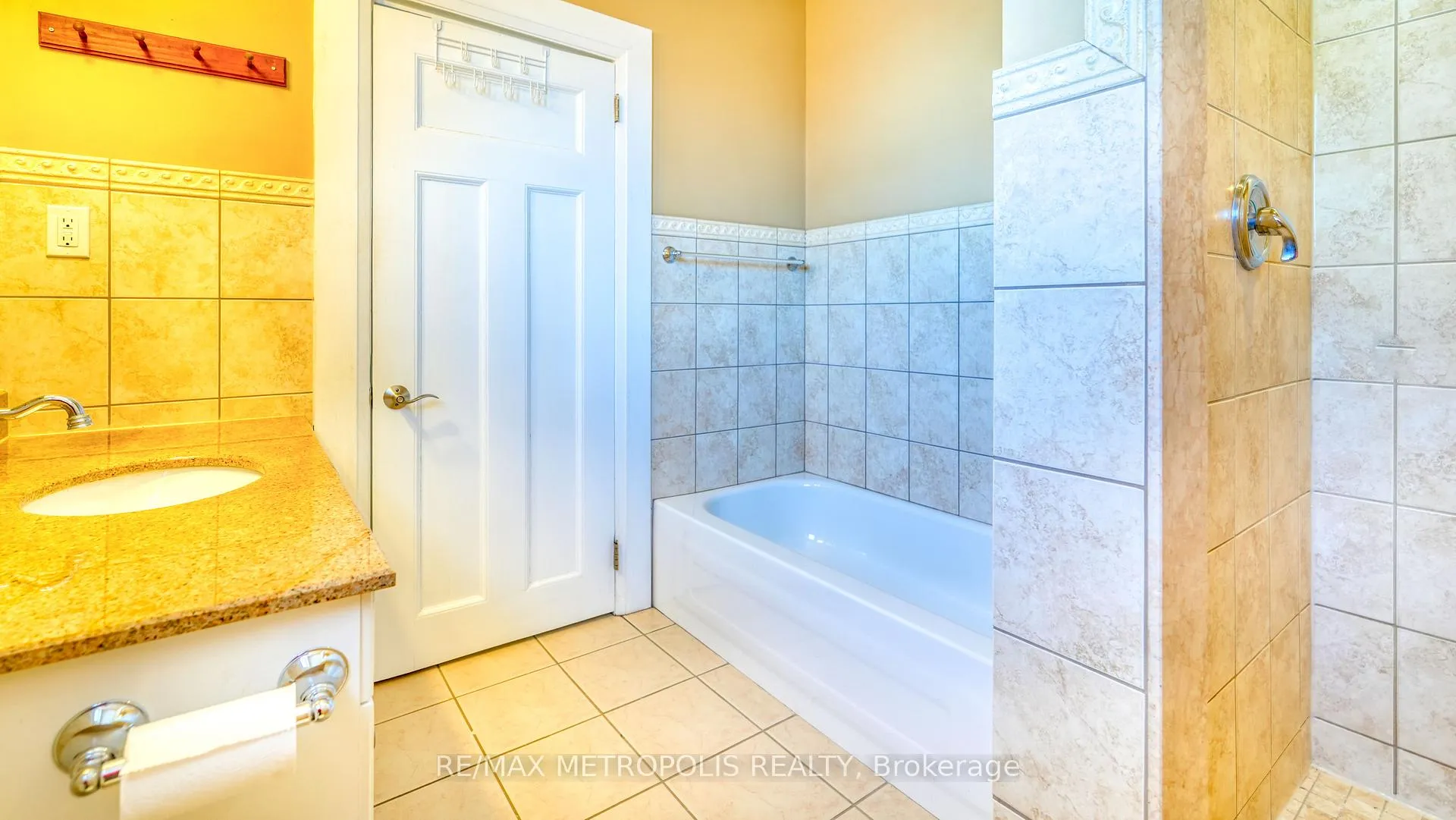 Photo 19 of Unit Upper #3, 1110 Simcoe Street S, Oshawa, Lakeview — HOMEH