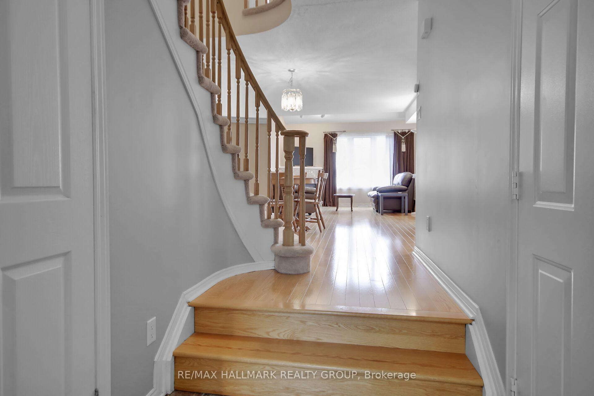 Photo 4 of 957 Lucille Way, Ottawa, Notting Hill/Summerside — HOMEH