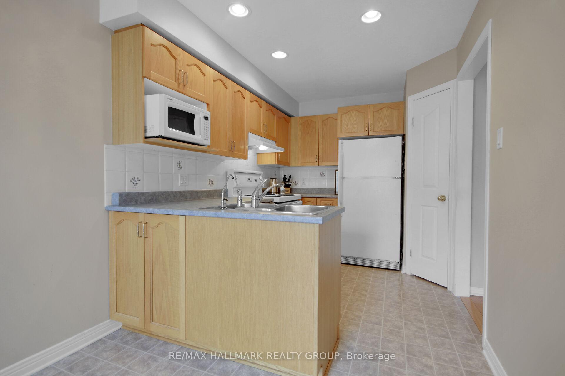 Photo 10 of 957 Lucille Way, Ottawa, Notting Hill/Summerside — HOMEH