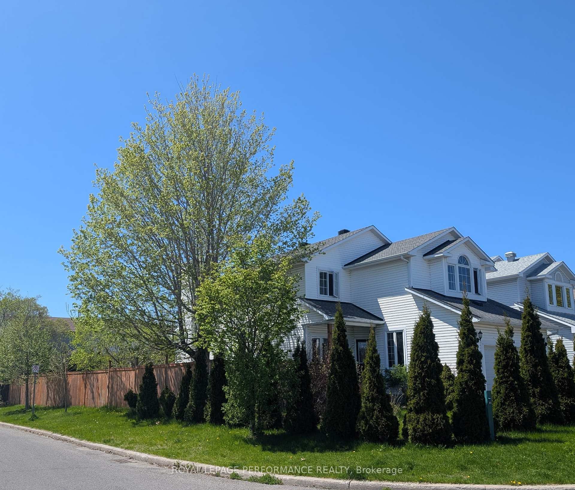 Photo 2 of 1888 Northlands Drive, Ottawa, Fallingbrook/Gardenway South — HOMEH