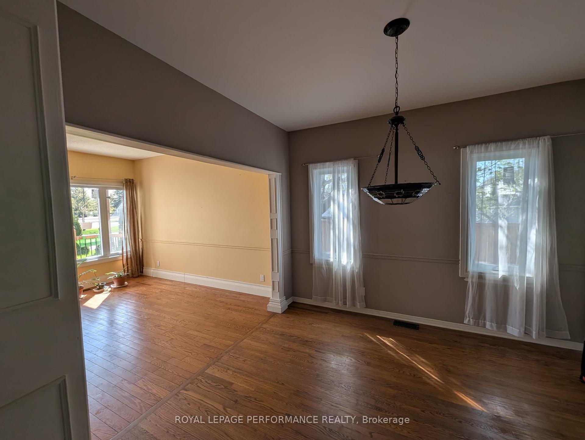 Photo 8 of 1888 Northlands Drive, Ottawa, Fallingbrook/Gardenway South — HOMEH