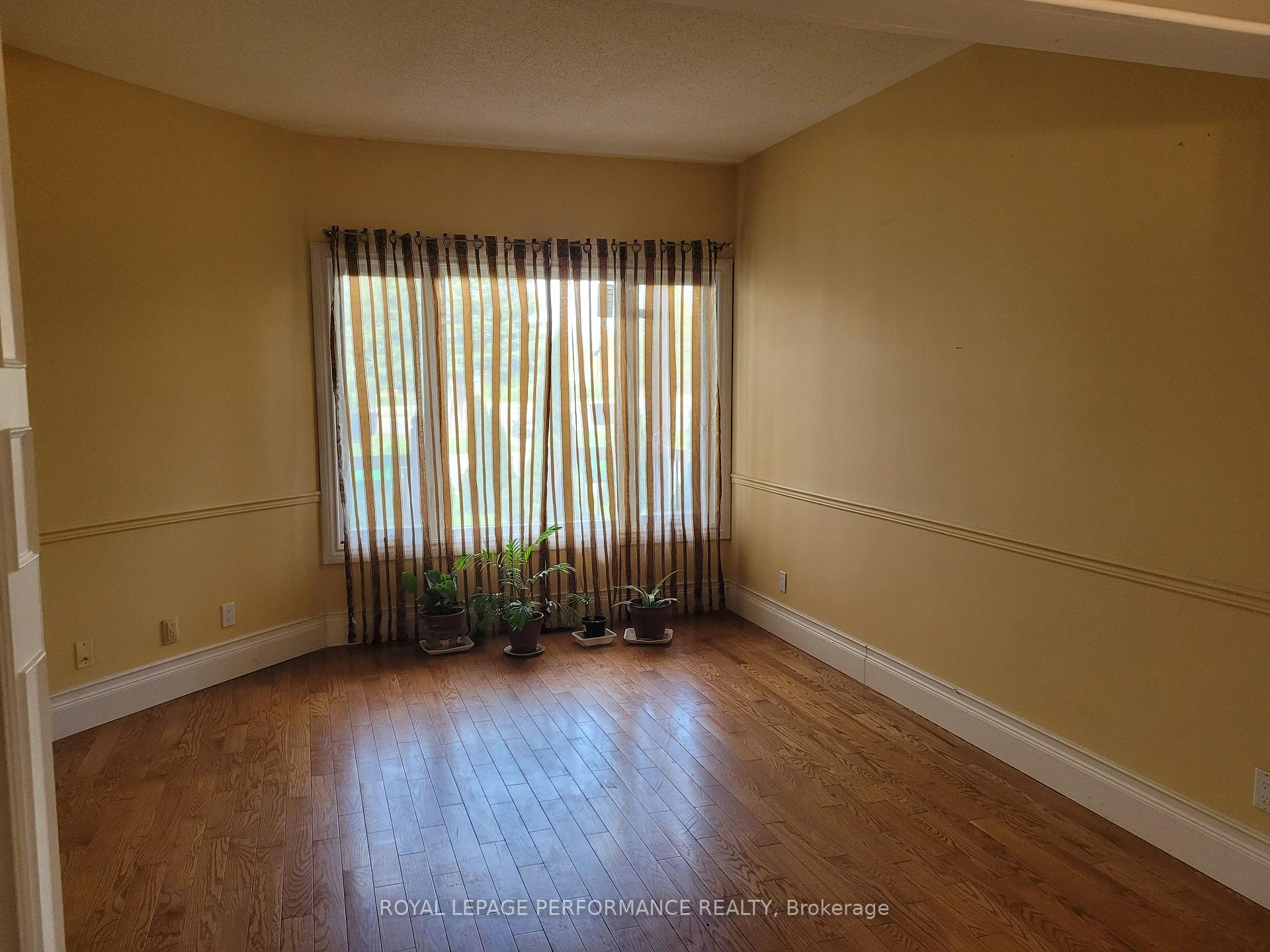 Photo 9 of 1888 Northlands Drive, Ottawa, Fallingbrook/Gardenway South — HOMEH