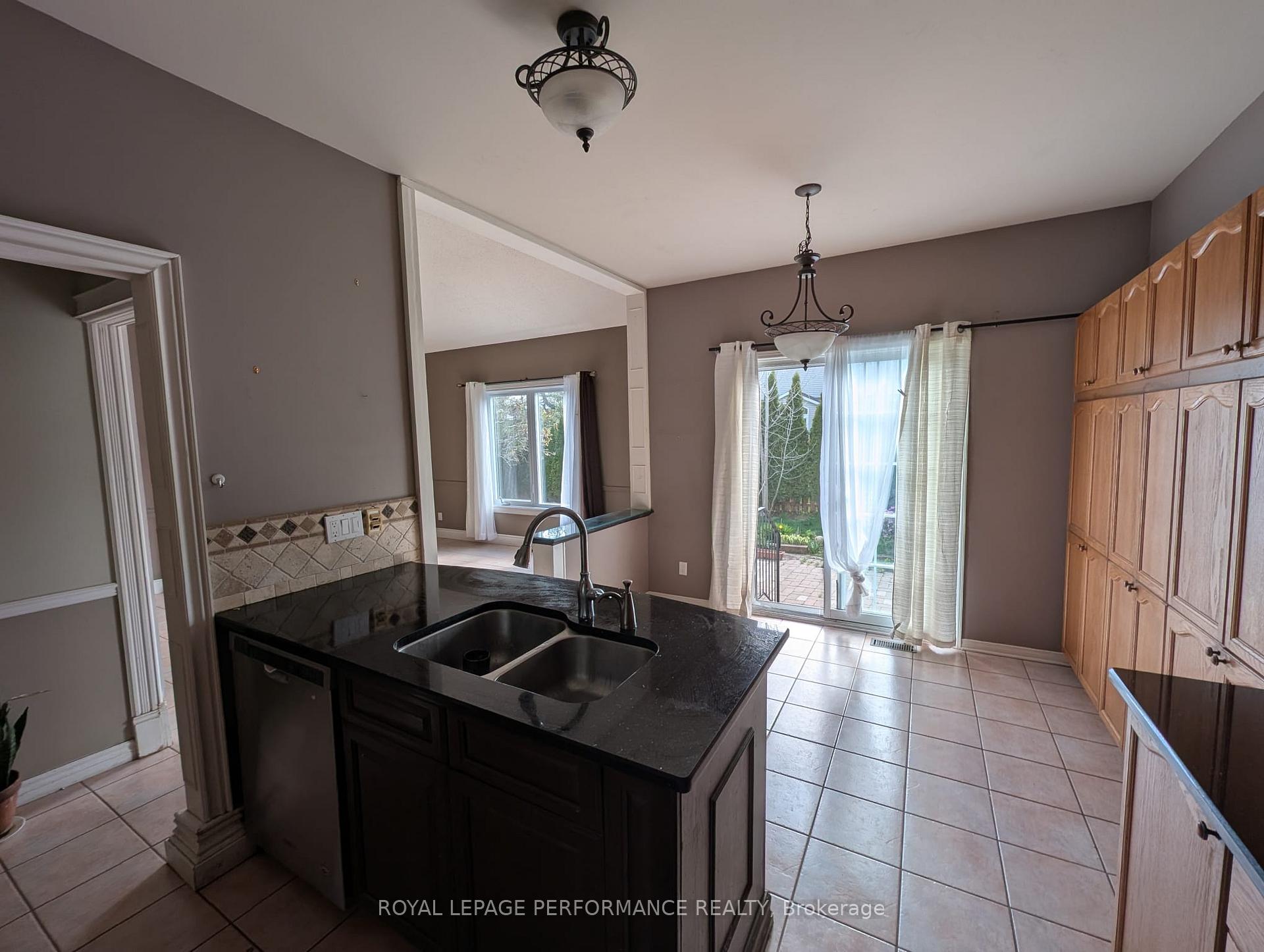 Photo 13 of 1888 Northlands Drive, Ottawa, Fallingbrook/Gardenway South — HOMEH