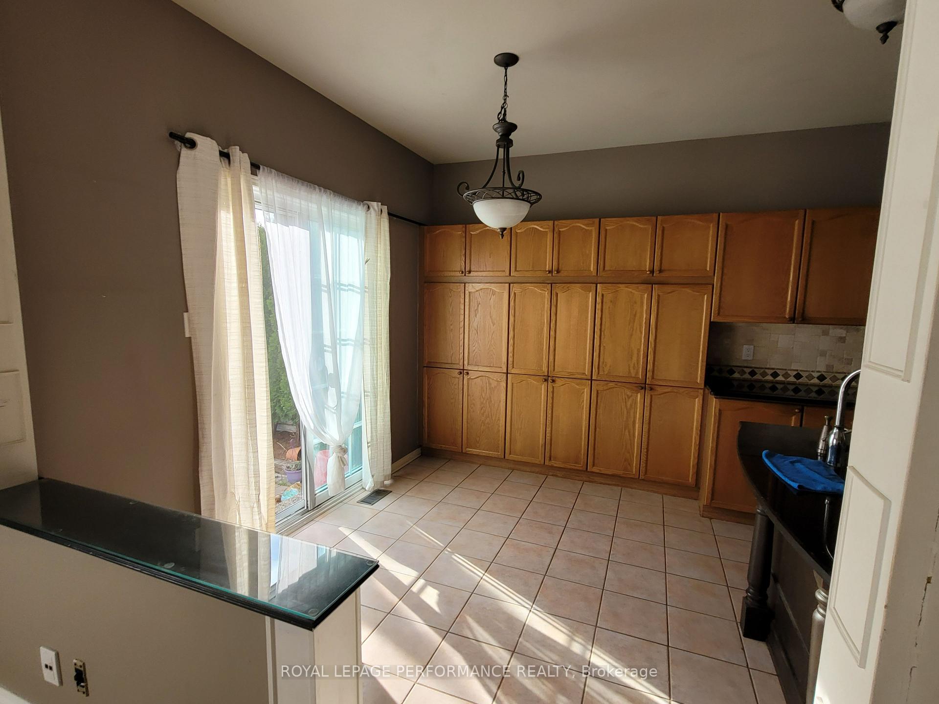 Photo 14 of 1888 Northlands Drive, Ottawa, Fallingbrook/Gardenway South — HOMEH
