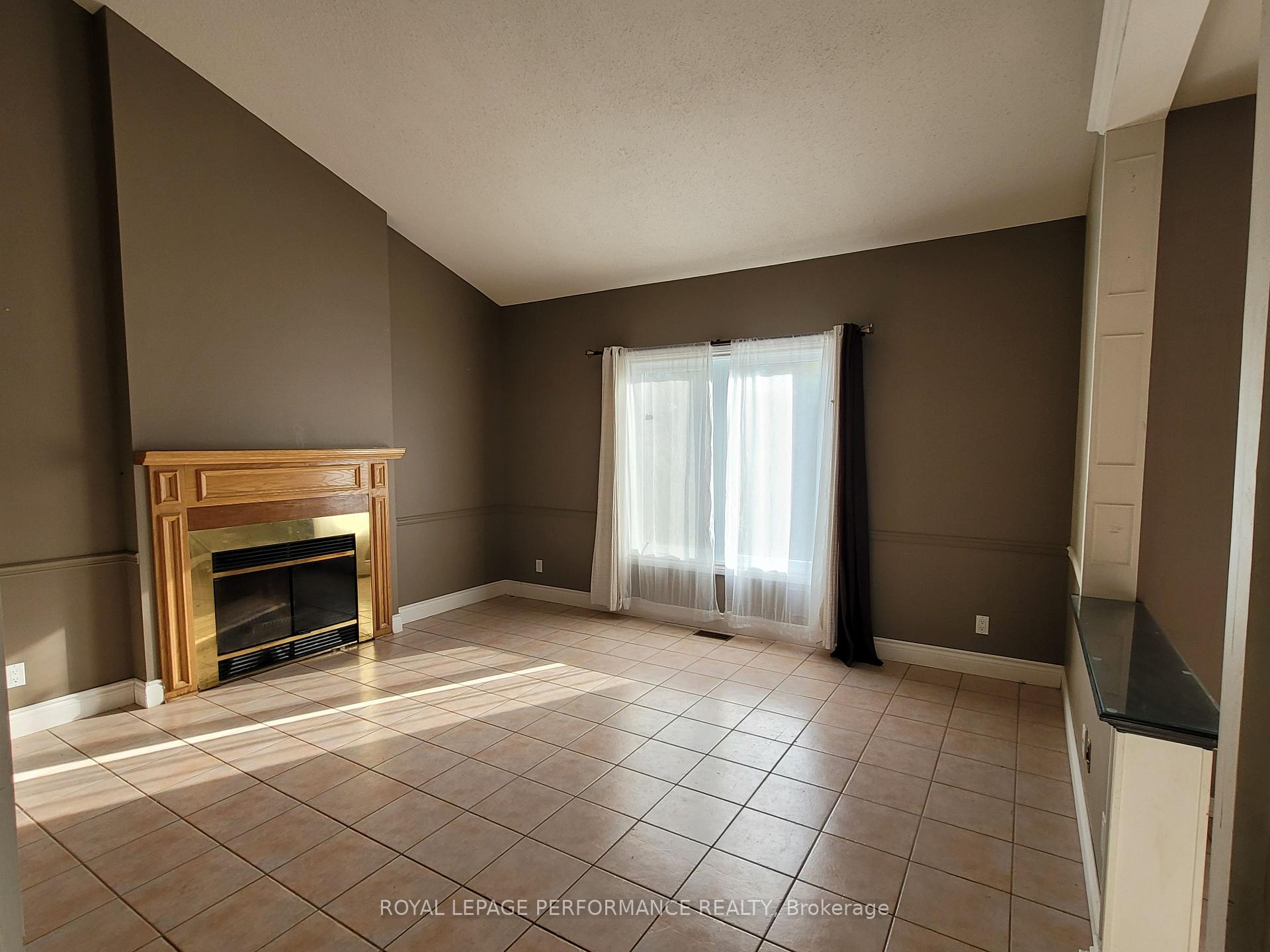 Photo 16 of 1888 Northlands Drive, Ottawa, Fallingbrook/Gardenway South — HOMEH