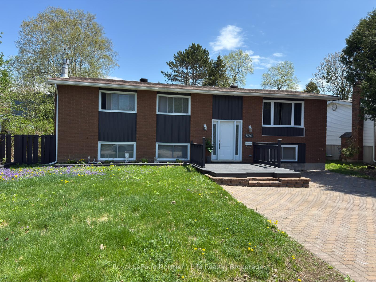 Photo 2 of 570 Ursula Street, North Bay, College Heights — HOMEH