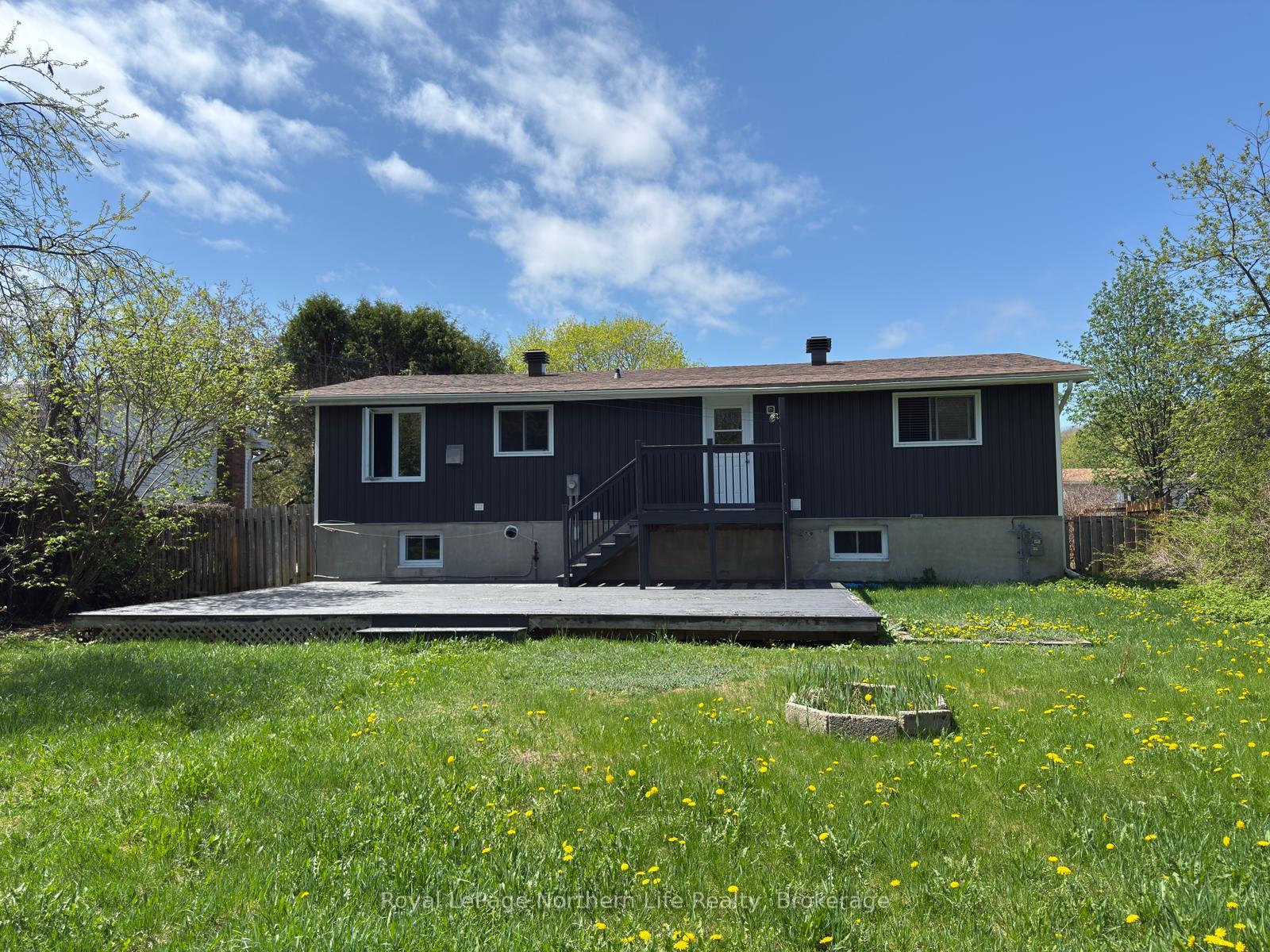 Photo 3 of 570 Ursula Street, North Bay, College Heights — HOMEH