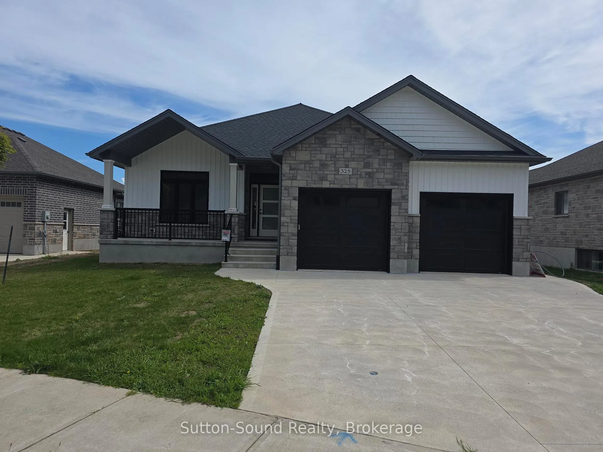 Photo of 325 6TH Avenue W