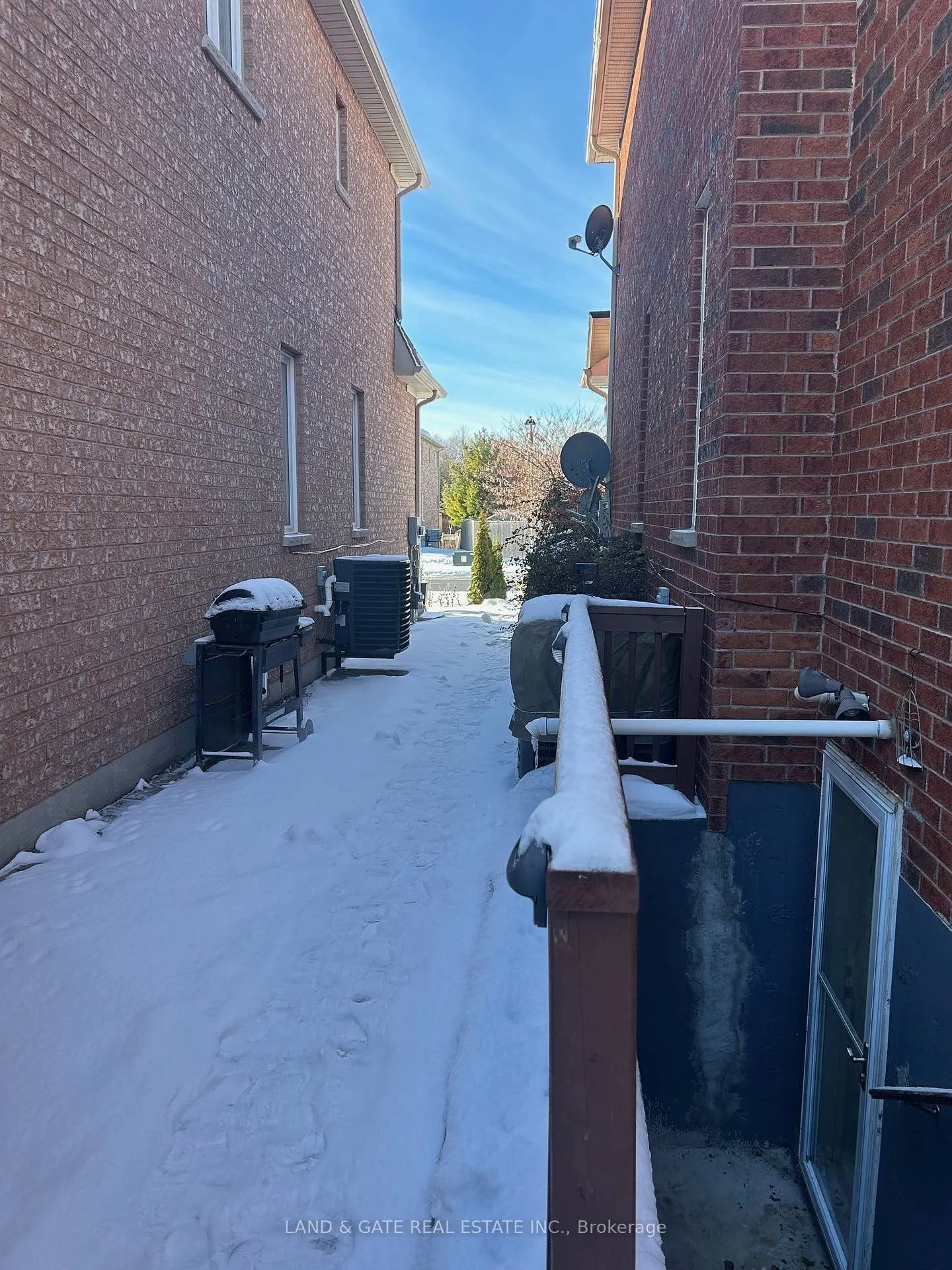 Photo 2 of Unit #BSMT, 1693 Clearbrook Drive, Oshawa, Taunton — HOMEH