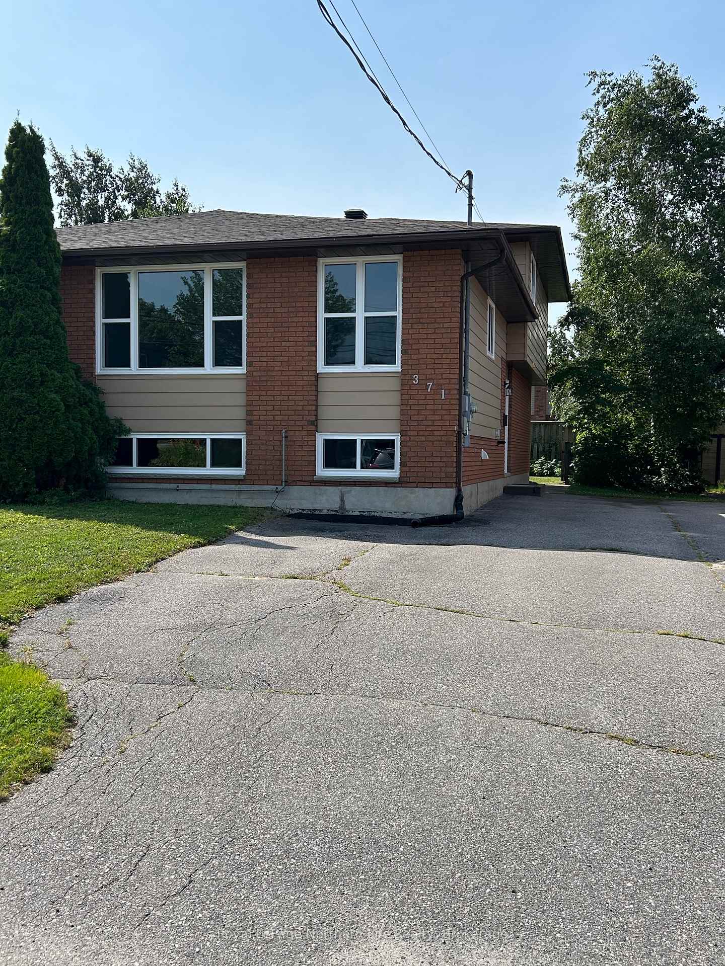 Front of 371 Oakwood Avenue