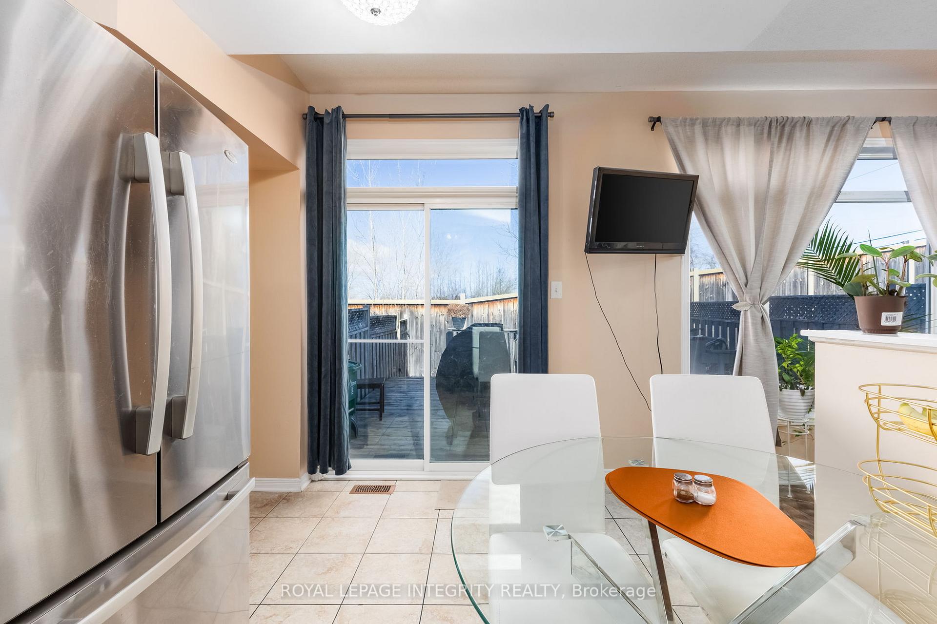 Photo 10 of 336 Rolling Meadow Crescent, Ottawa, Mer Bleue/Bradley Estates/Anderson Park — HOMEH
